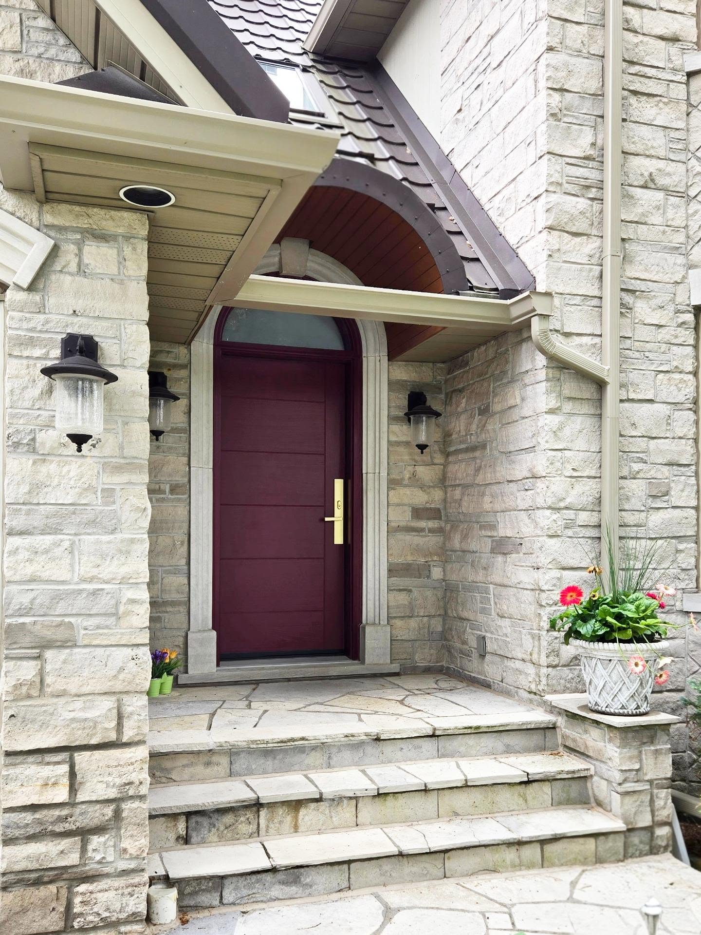 Timeless design. Serious performance. Canadian-made.
ENTRY DOORS TORONTO
#EntryDoorsToronto #FrontDoor #CurbAppeal #HomeSecurity #customdoors