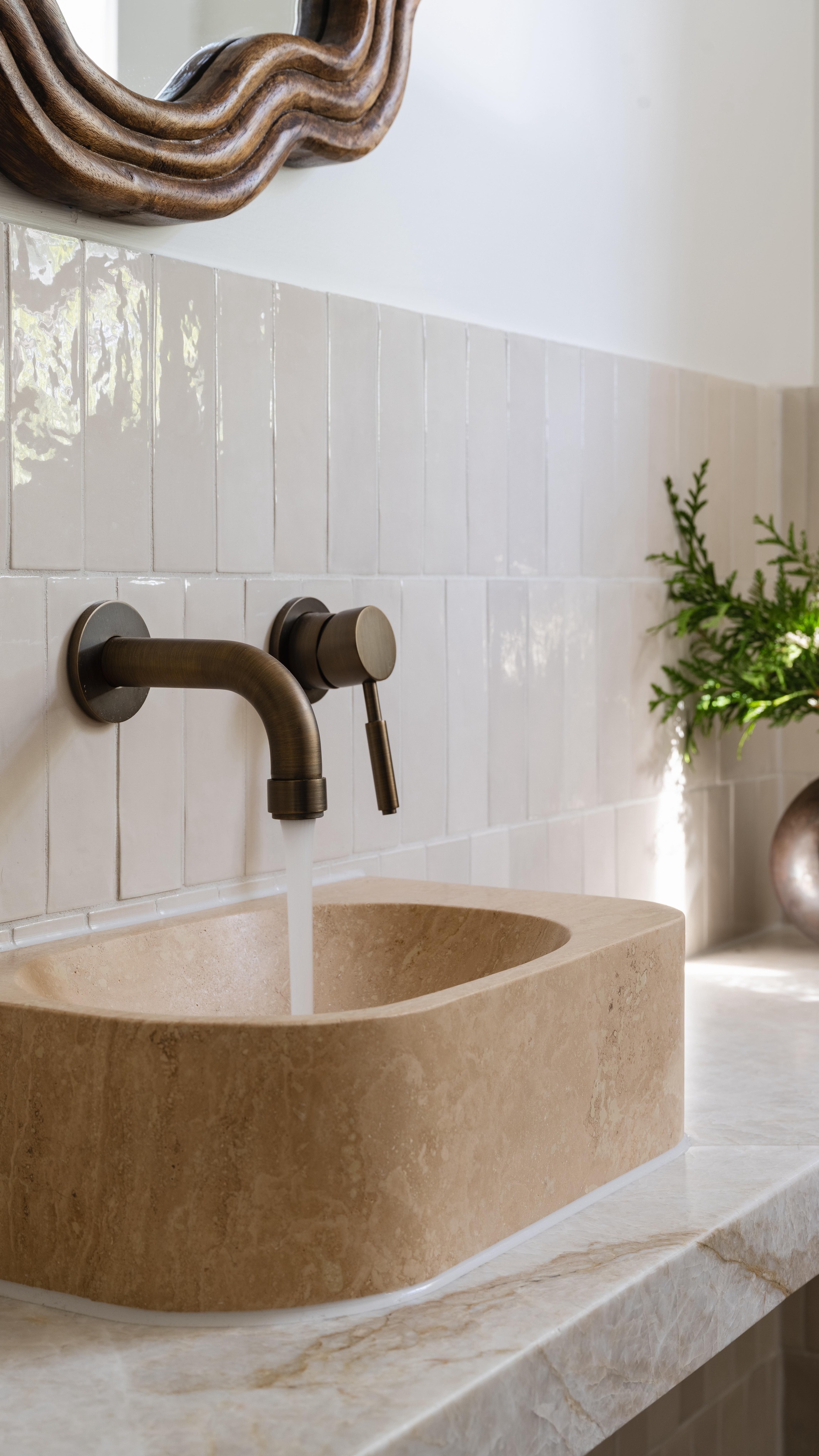 Every room deserves the same level of attention. Especially the ones your guests remember most 🌿
#bespokeinteriors #powderroom #brisbanedesigner #interiorinspo