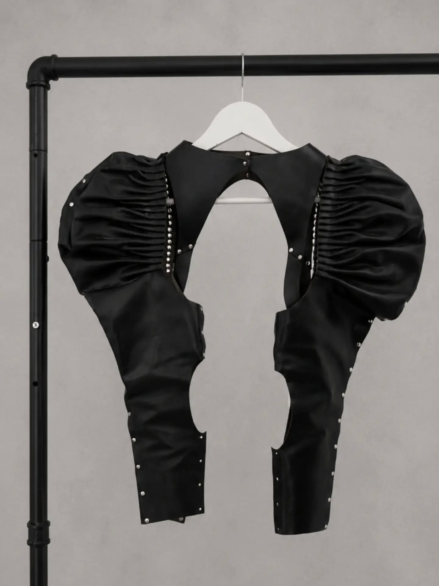 Looking for a statement piece for an event, a photoshoot, or a special occasion?
A selection of my handcrafted creations is available for rental. Feel free to send me a message, I'd be happy to help you find the right piece for your project.
#Paris #leather #Rent #music #cinema
