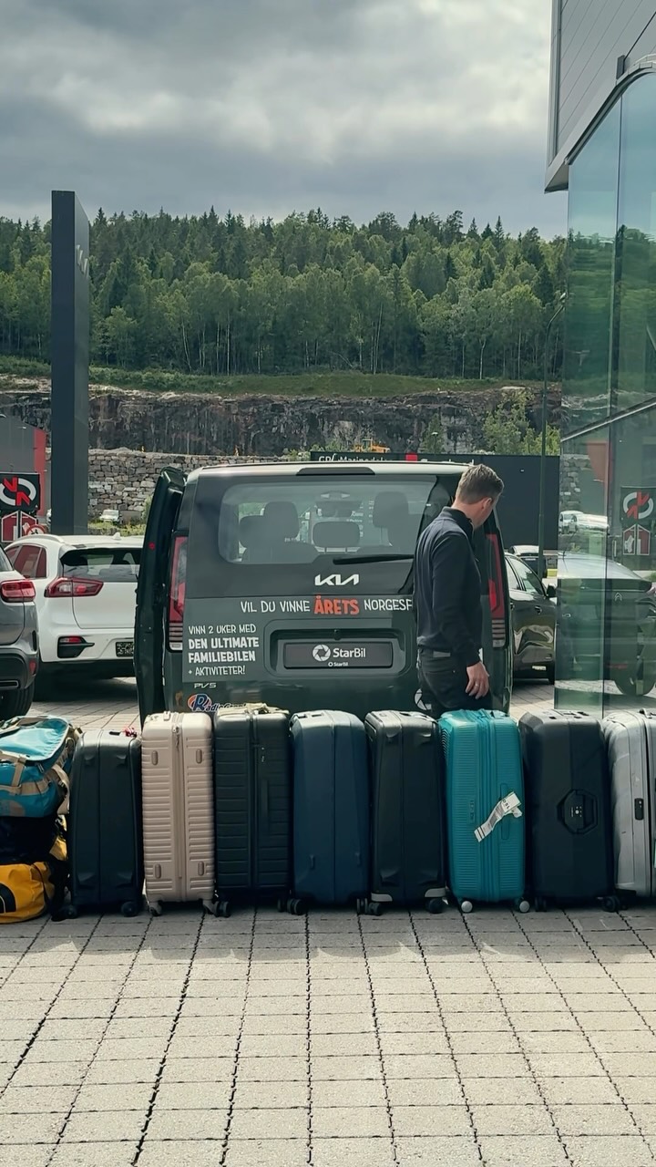 Hvor mye bagasje får du egentlig plass til i Kia PV5 Passenger?👀
Enten du skal på familieferie, helgetur eller kjøre til flyplassen, er Kia PV5 Passenger bygget for å gjøre hverdagen enklere med smart plass og fleksible løsninger.
Sjekk ut plassen i videoen, tror du vi fikk plass til alt?🧳
#bilforhandler #kiapv5 #skien #norgesferie #nybil