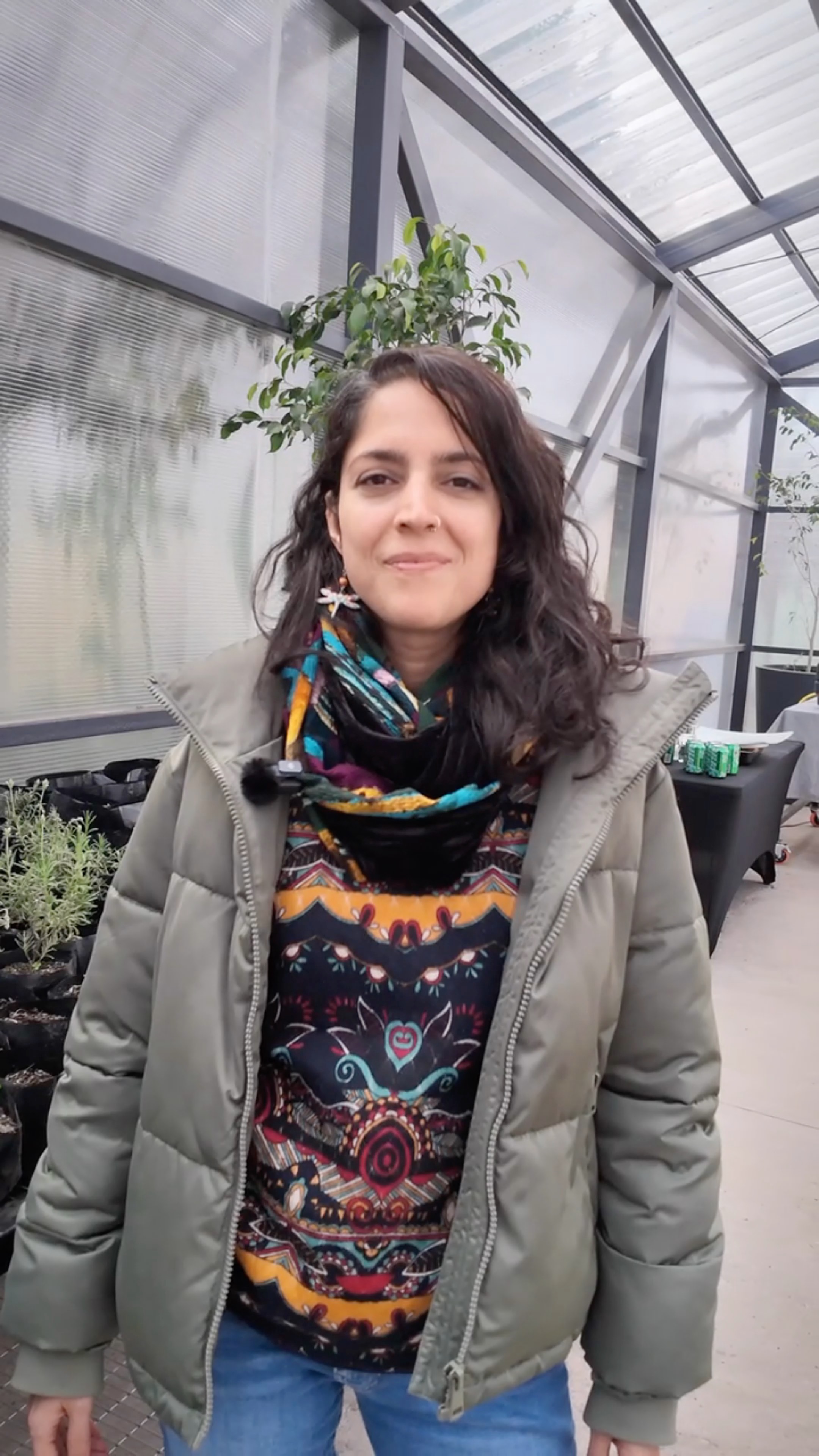 Indira Arnal, Jefa del Área de Educación de Edudown, nos comparte cómo se vivió nuestra jornada de huerto junto a los profesionales de la Región Metropolitana.
Una experiencia que nos permitió conocer el huerto, trabajar en equipo, conectar con la naturaleza y fortalecer los vínculos a través de actividades como preparar la tierra, sembrar, compartir un coffee break, realizar una pausa activa y finalizar el día preparando pizzas entre todos.
¡Los invitamos a conocer su experiencia!