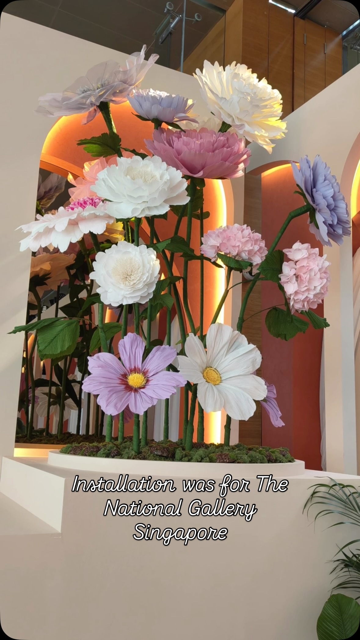 Each installation has its own unique design and thousands of hours of (days and nights) perseverance. This installation was specially designed and styled for @nationalgallerysingapore for a private event 💞💞#paperartwork #sustainableflowers #botanicalartwork #paperflowerartistsingapore #giantpaperandfabricflowers