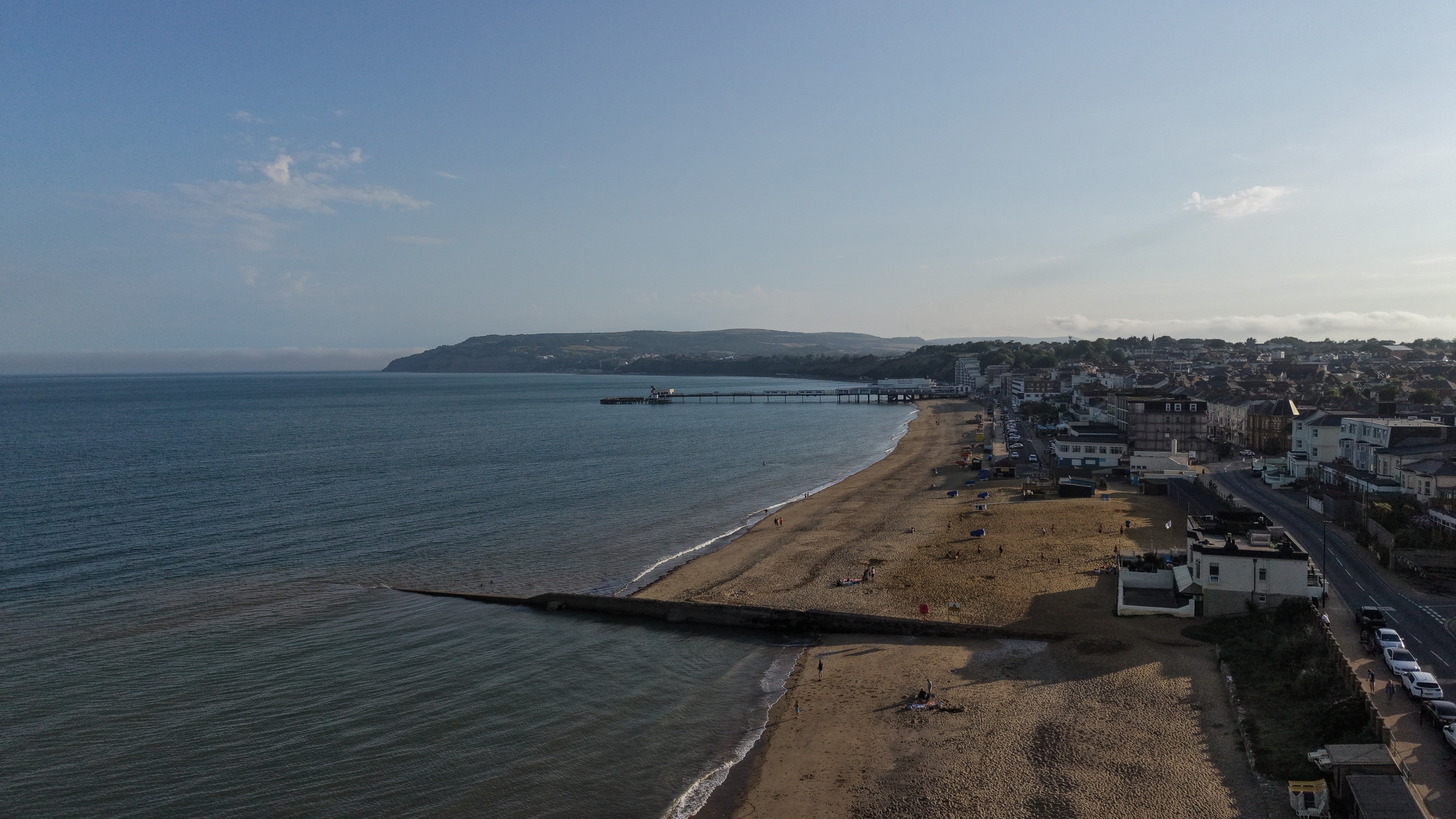 With the lovely weather, comes trips to the beach! Another heatwave is apparently on the way, so be sure to get your bags packed and visit the amazing Sandown Beach for golden sandy beaches, seaside restaurants and bars, an arcade pier, golf course, dinosaur museum and wildlife sanctuary!
#isleofwight
#sandown
#sandownbeach
#summer