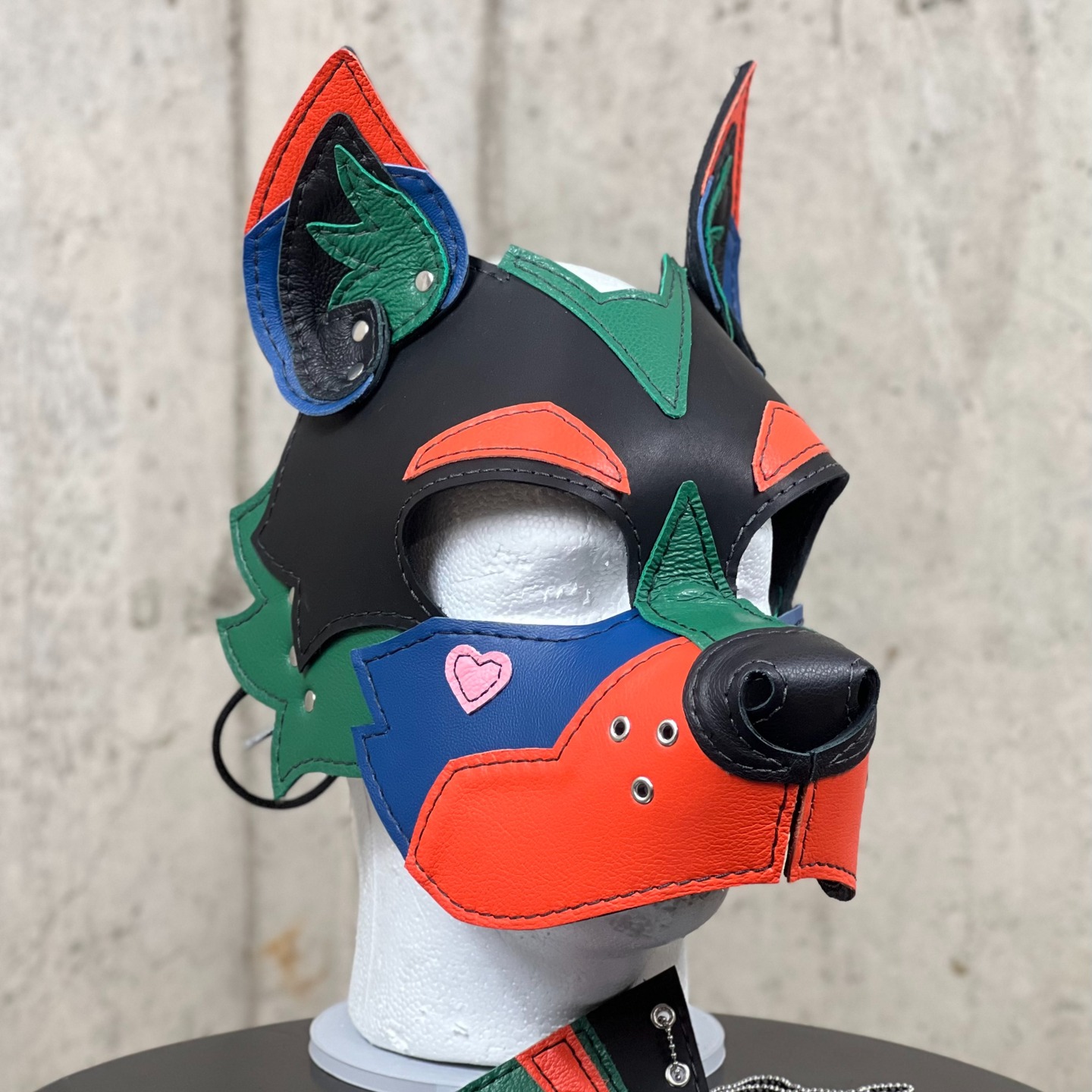 Partial custom doberman hood for Fyse!
www.scrapyardleather.com
#scrapyardlthr #scrapyardleather #puphood #pupplay #leatherhood