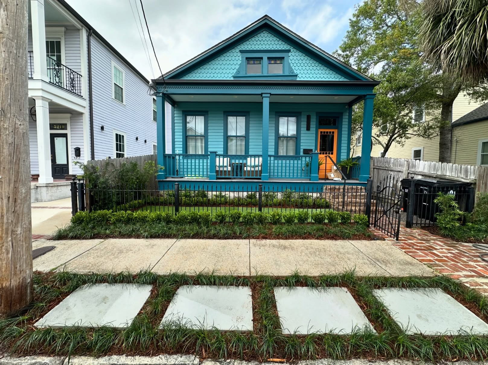 Wait until you scroll to see the before 😳 WOAH! Turf, landscaping, & hardscaping can REALLY change the look of your home.
Call us, we love what we do and we want to help you!
(504)343-3938
#landscapeideas
#hardscapeideas
#turf
#checkthisout
#transformation