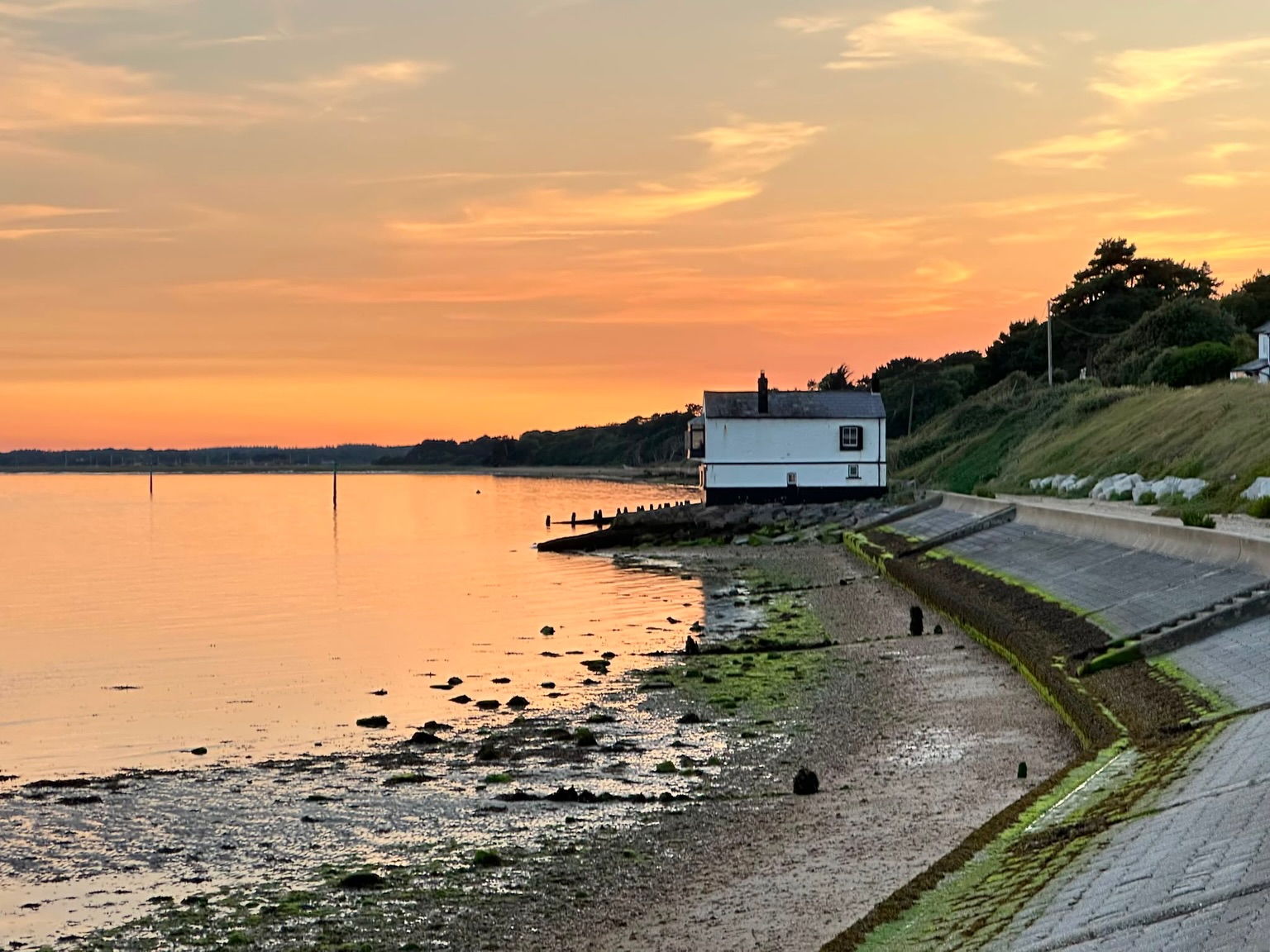 Salt in the air. Heat on the skin. Peace in the soul.
Welcome to Lepe 🙌🤍
#LepeBeach #NatureTherapy #SolaceSauna #SolaceSaunaLepeBeach #WildSauna
