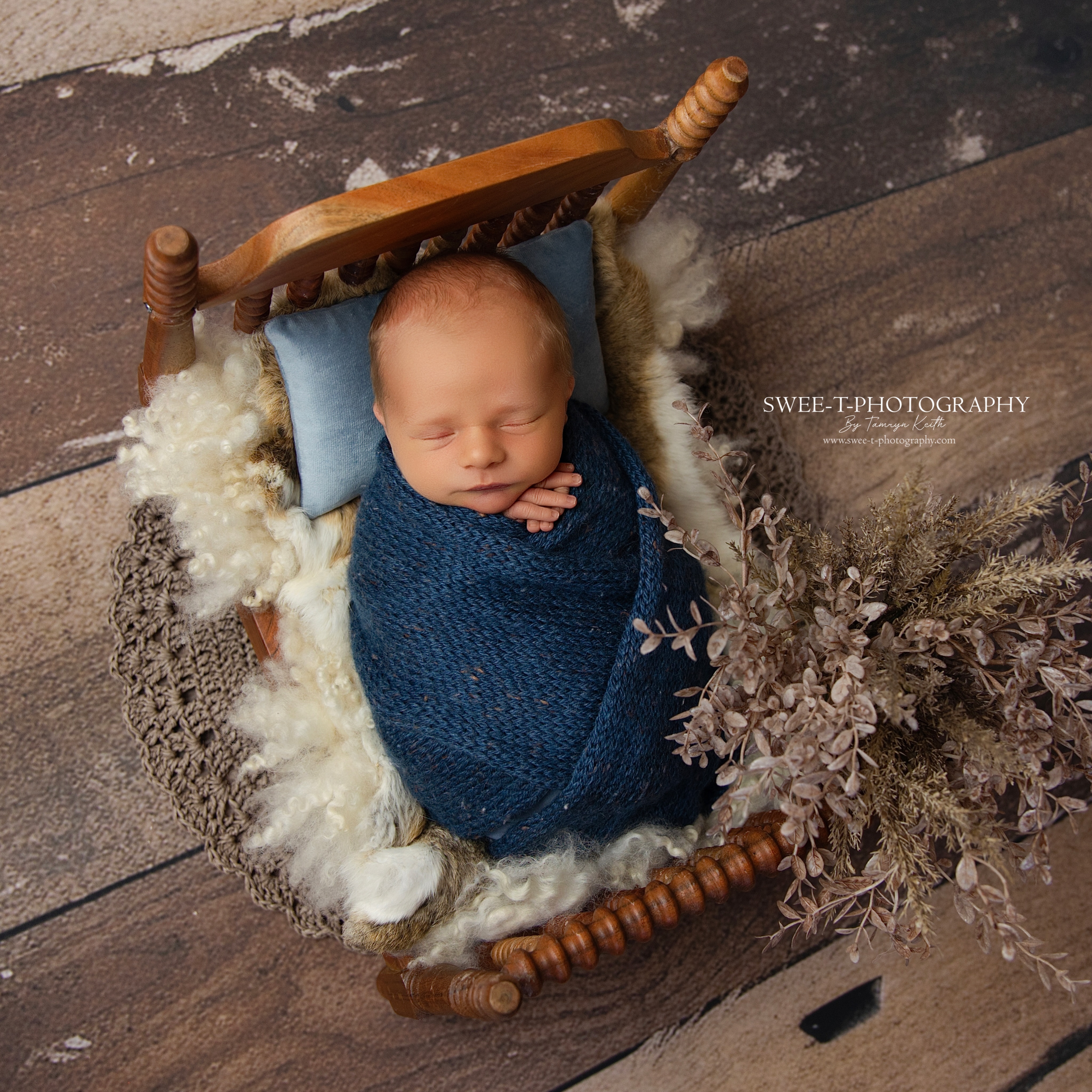 Sweet baby Noah at 14 days new 🩵
For Noah’s Wrapped Newborn Mini Session, we paired rich, deep blues with warm, earthy neutrals to create a collection that feels beautifully timeless and full of character. His mum also brought along two special soft toy cows to include in his session, adding a lovely personal touch to his gallery. 🐮🤎
The Wrapped Newborn Mini Session is all about elegance in simplicity — with thoughtful styling and gentle posing. Your baby remains comfortably wrapped while I create a small collection of beautifully styled, timeless portraits, with the focus always remaining on those tiny features and peaceful newborn expressions.
Perfect for families who love refined newborn imagery but prefer a shorter experience with a smaller collection of precious images.
Discover more about the Wrapped Newborn Mini Session on my website https://www.swee-t-photography.com/wrappednewbornmini
https://www.swee-t-photography.com/newbornpricing
📸 © 2026 Swee-t-Photography Barossa’s Newborn Photographer
#barossanewbornphotographer #barossanewbornphotography #barossababyphotographer #barossamaternityphotographer #barossastudio