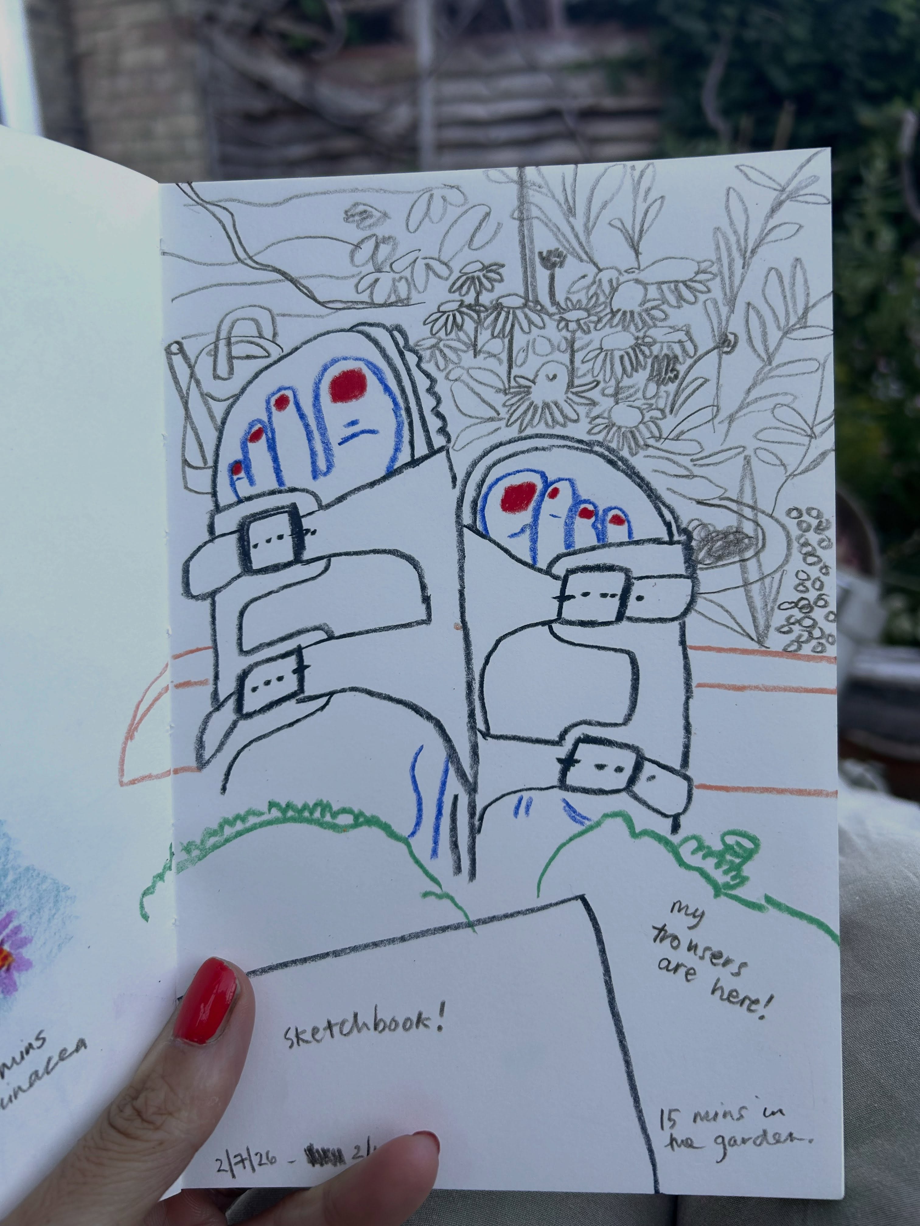 2/100 of gatherfiltermake100 - short on time, so decided to sketch in the garden, and ended up drawing my feet! I enjoyed the toenails and wonky toes! Ha! Also pictured: my warm up sketches - timed and blind drawings. Posting here just to keep my momentum going, but I’m not going to post every day. My aim is to post a weekly round-up!
#gatherfiltermake100ella #100dayproject #walktosee #neocolour #gardensketch