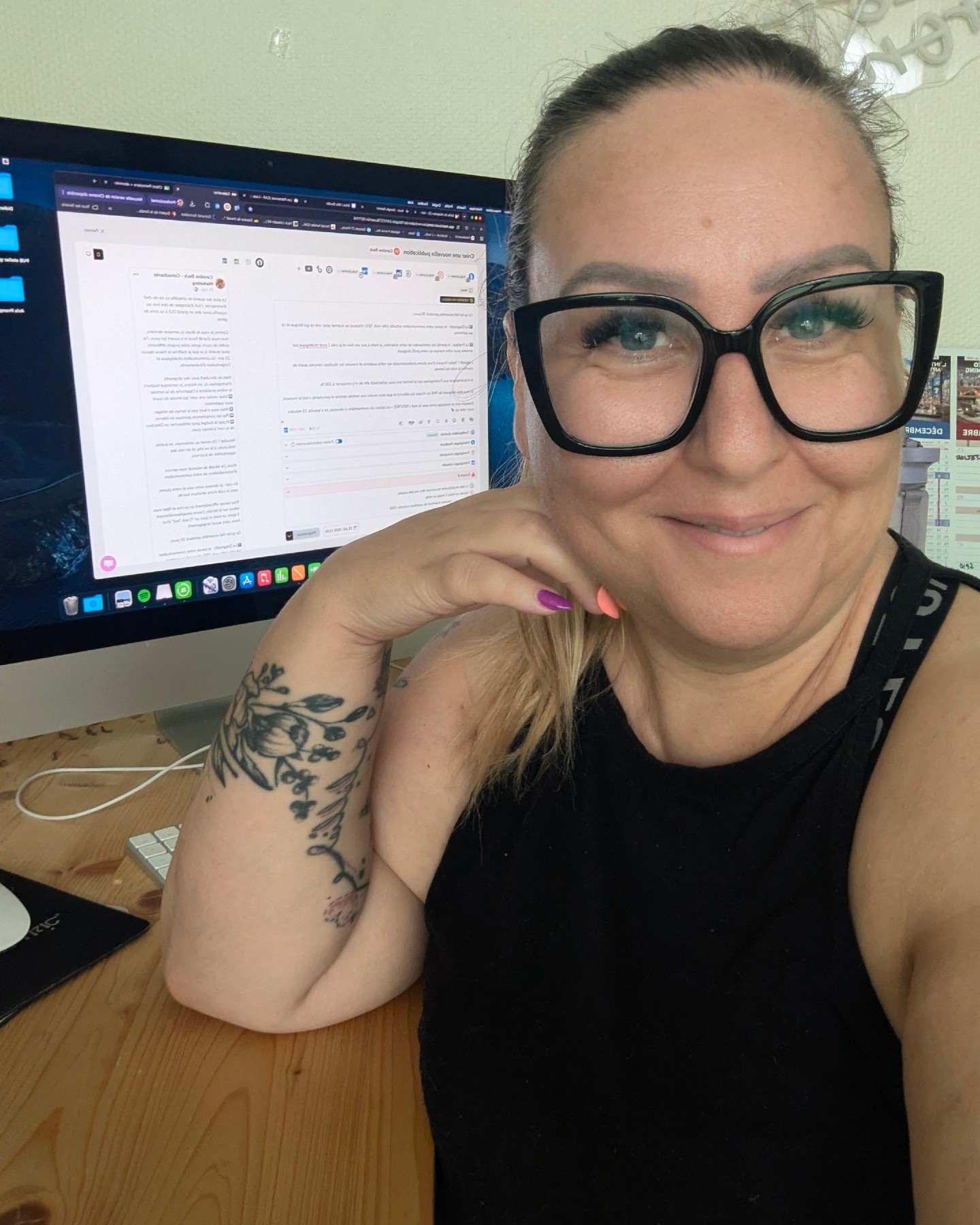 Le plus dur quand on simplifie sa vie de chef d'entreprise, c'est d'accepter de dire non au superflu pour dire un grand OUI à sa zone de génie.
Comme je vous le disais la semaine dernière, mon mois d'arrêt forcé m'a ouvert les yeux. J'ai arrêté de courir après mille projets différents pour revenir à ce que je maîtrise le mieux depuis 20 ans : la communication stratégique et l'organisation d'événements.
Mais en discutant avec des dirigeants d'entreprises ici, en Alsace, je remarque toujours le même problème à l'approche de la rentrée :
➡️ Vous voulez une com' qui envoie du lourd pour septembre.
➡️ Mais vous n'avez pas le temps de rédiger.
➡️ Pas les compétences pointues en interne.
➡️ Et pas le budget pour embaucher un Directeur de la com' à temps plein.
Résultat ? On remet au lendemain, on publie trois posts à la va-vite, et on rate des opportunités de business.
Alors, j'ai décidé de relancer mon service d'externalisation de votre communication.
En clair : je deviens votre voix et votre plume, sans le coût d'une structure lourde.
Pour lancer officiellement ce service et fêter mon retour sur le terrain, j'ouvre exceptionnellement 3 spots ce mois-ci pour un "Crash Test" d'un mois, sans aucun engagement.
Ce qu'on fait ensemble pendant 30 jours :
1️⃣ Le Diagnostic : Je passe votre communication actuelle (site web, SEO, réseaux) au scanner pour voir ce qui bloque et ce qui performe.
2️⃣ La Pratique : Je prends les commandes de votre rédaction, je mets à jour vos bios et je crée 1 post stratégique par semaine pour votre marque ou votre profil dirigeant.
L'objectif ? Tester l'impact d'une plume professionnelle sur votre audience et mesurer les résultats concrets avant de planifier la suite de l'année.
Je n'accompagne que 3 entreprises sur ce format test pour juillet/août afin de m'y consacrer à 100 %.
Si vous êtes dirigeant de PME en Alsace (ou ailleurs) et que vous voulez une rentrée sereine et percutante, c'est le moment.
Envoyez-moi un message privé avec le mot « RENTRÉE » ou laissez un commentaire ci-dessous, on s'appelle 15 minutes pour caler ça. 🚀