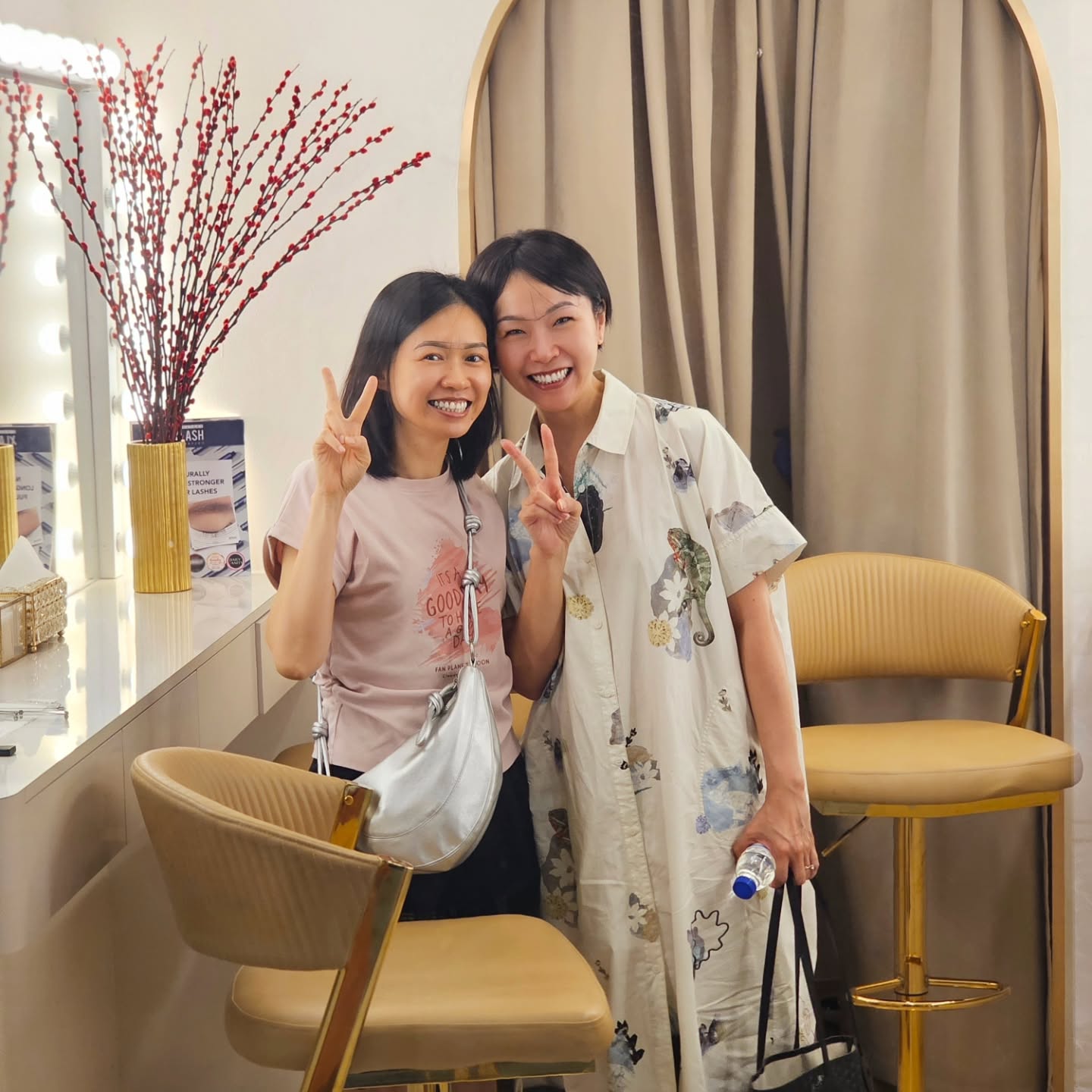 🇹🇼🇹🇼 Good Friends who do brows Together, Stay Best Friends Forever! 谢谢你们的信任和友情 🩷💛
Thank you for the new happy friendship extended and given to us, Sonya🌸 & April🌸 - it is so refreshing and nice to always see and have good friends coming together to get their beautiful brows done and Two is always more fun! From coming for consultation,to brow mapping and helping each other to see and check each others brows and taking a besties photo together....nothing beats a good friendship. We all need a friend, and blessed are those who can have Great Ones like You both!
Thank you once again for all the trust, love and good vibes and we will be missing you both till our next wonderful catchup Together again!🫰
#Joartysanbrows #joartysan #sgexpat #expatlivingsg #browembroiderysg