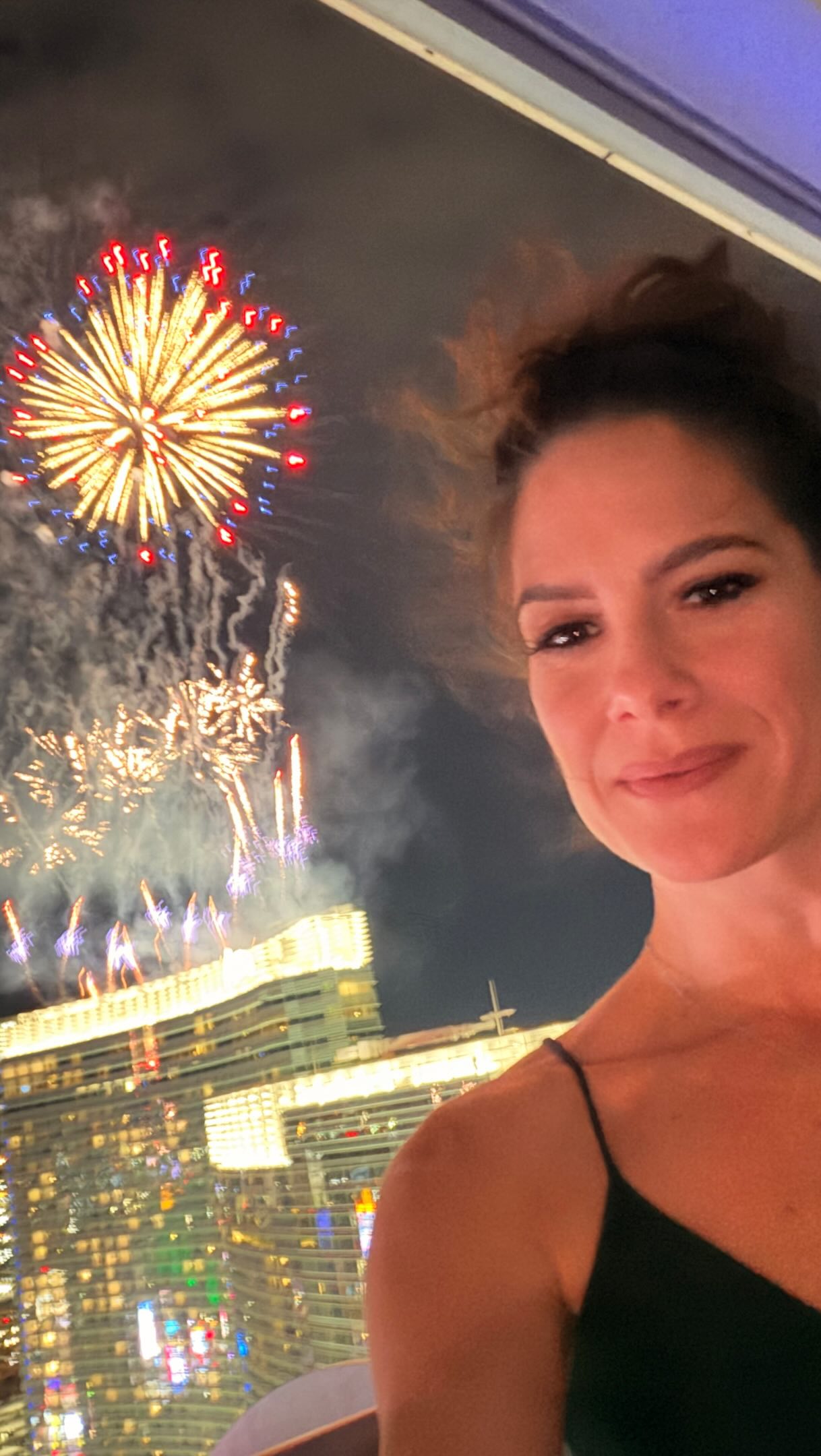 20yrs of spending the summer in Las Vegas for the World Series of Poker and this was one few times I actually got to step out of the casino to catch 4th of July fireworks. 🎇🎆 The strip view from a Cosmopolitan suite was overwhelming!
Thanks to the @poker_org_ fam for this treat.