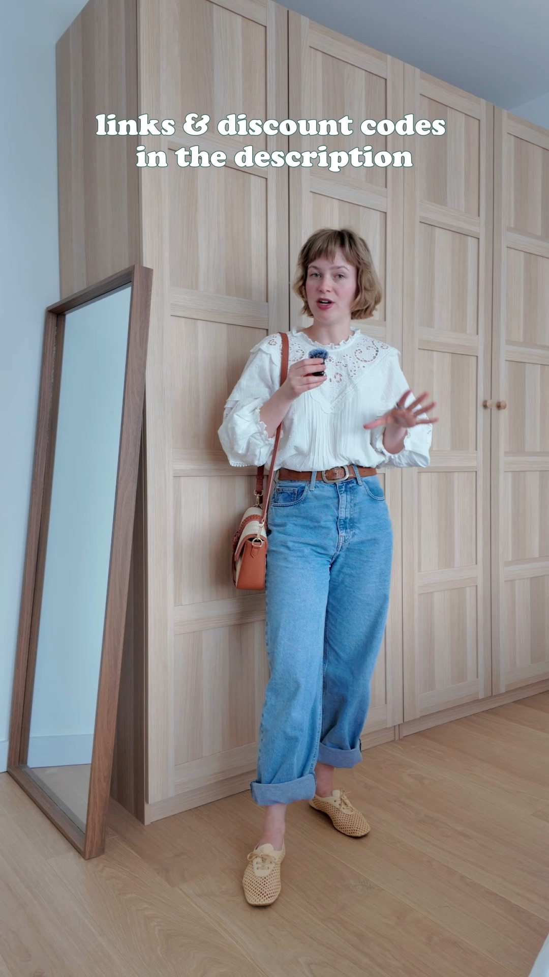 3 Ways your shoes can elevate your outfit.
Shop this video: https://shopmy.us/collections/6106930
@fabrique.official "COEVA" for 10% off clothing, "COEVA20" for bags.
@vivaia_official "Bridge10" for a 10% off
@cosyisland_official "YT10Bridge" for a 10% off
#personalstyle #shoes #vivaia #fabrique #mudjeans #cosyisland #Ecosusi