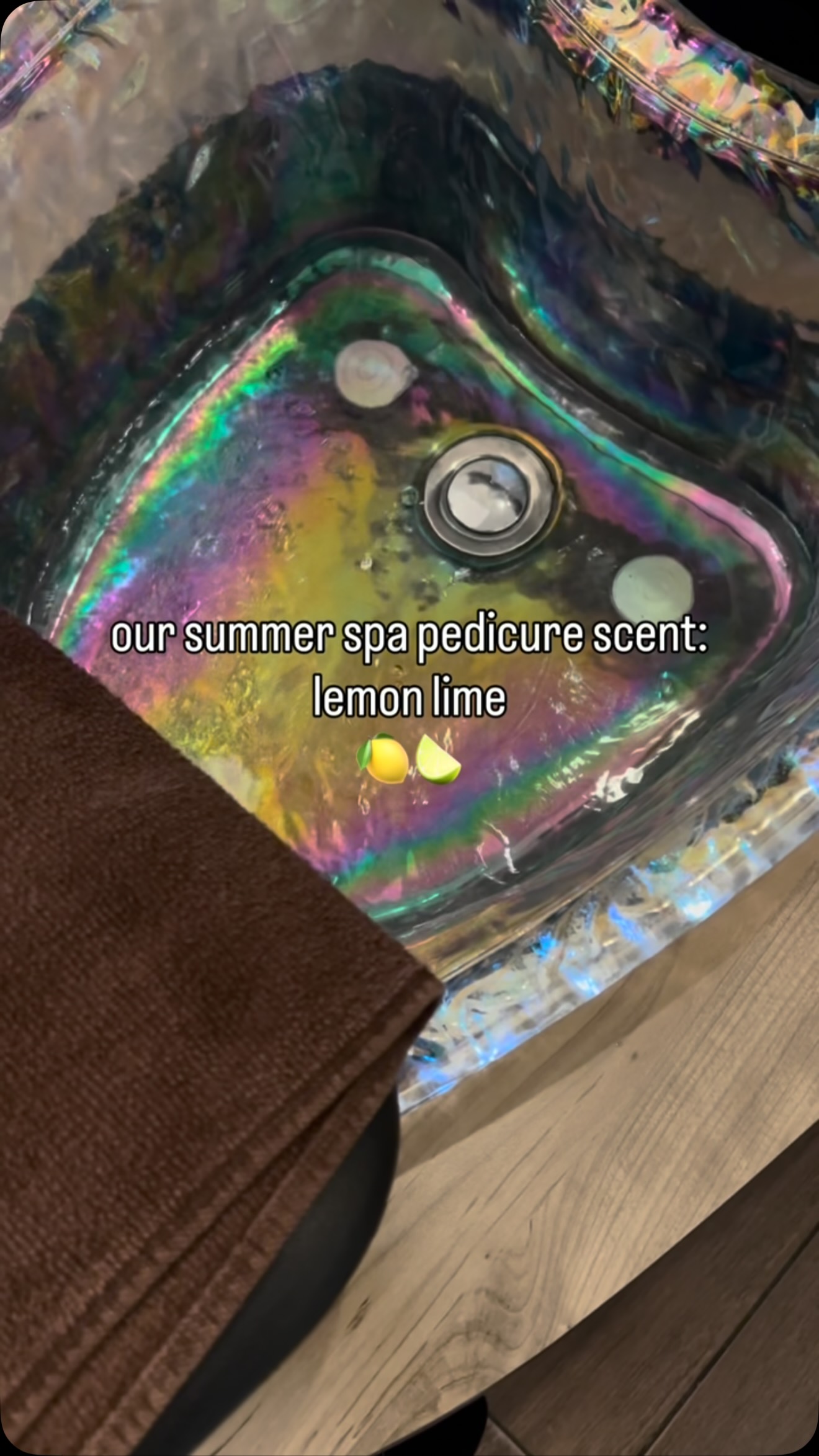 Enjoy it before it’s gone!🍋🍋🟩
Our Seasonal Spa pedicure is a delightful seasonal special that builds on the classic pedicure experience by incorporating luxurious seasonal spa products. This treatment features moisture-rich cucumber heel therapy and a hydrating paraffin foot mask, providing enhanced hydration and relaxation for your feet. Enjoy a little pampering while you sit back and relax in our massage chairs🤍
Booking available at nijoli.com