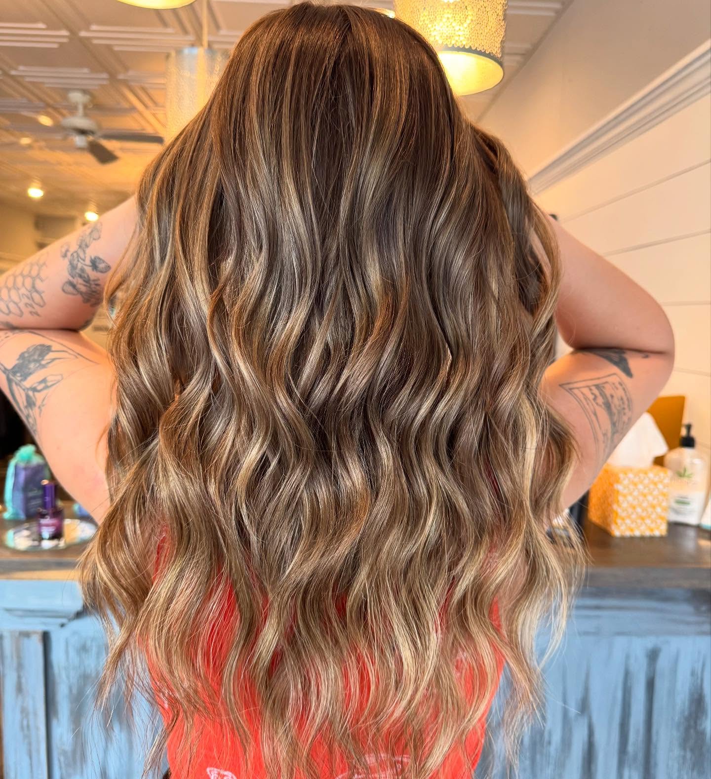 🩵Full head of 18in weft extensions on our jacelynn!
Hair by @hairbeauty_jessica