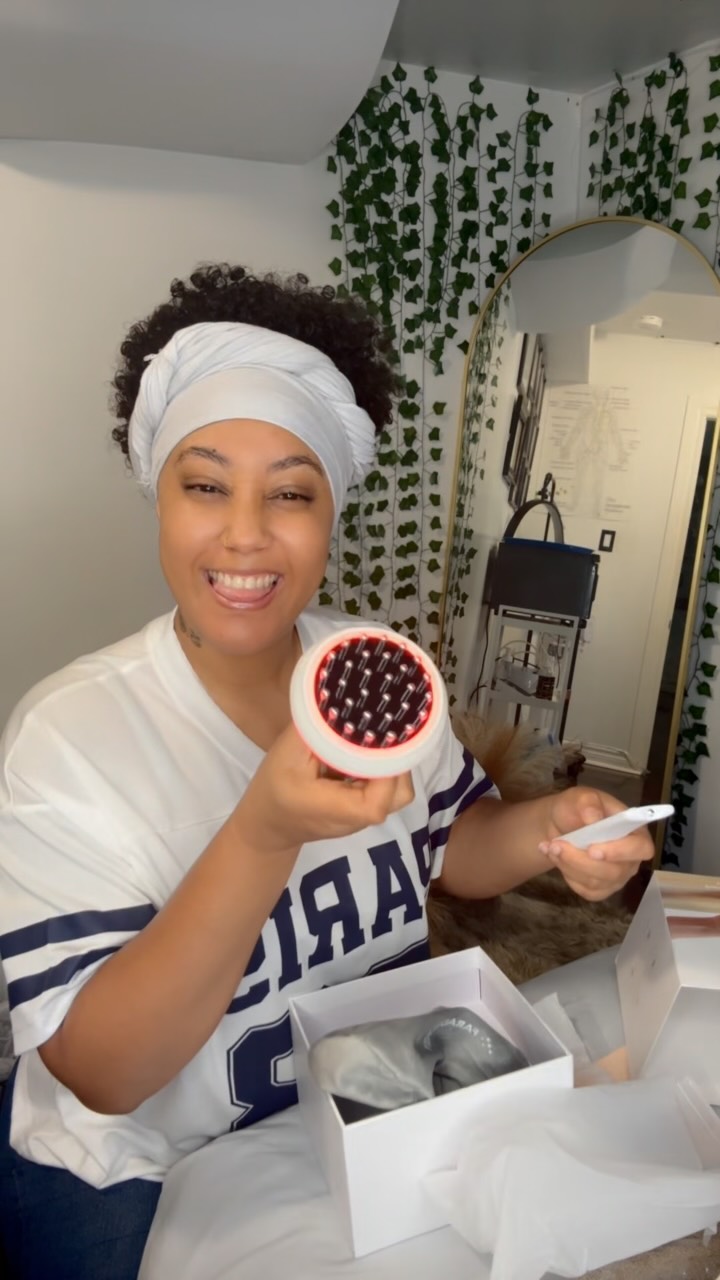 I put the Farad Beauty heated lymphatic brush to the test 😅 as someone who does this for a living, here’s my honest take. 🤎
The heat + vibration combo actually mimics part of what I do by hand, warming tissue, encouraging fluid movement and easing tension.
For an at-home tool, it’s genuinely well thought out 👌🏽💯
But if we’re gonna be honest here, a tool CAN SUPPORT your routine, but it can’t REPLACE trained hands that know your body’s pathways, your fascia, your specific needs etc.
This is a great between-sessions addition 💯🤍
#lymphaticdrainage #lymphaticmassage #redlighttherapy #lymphhealth