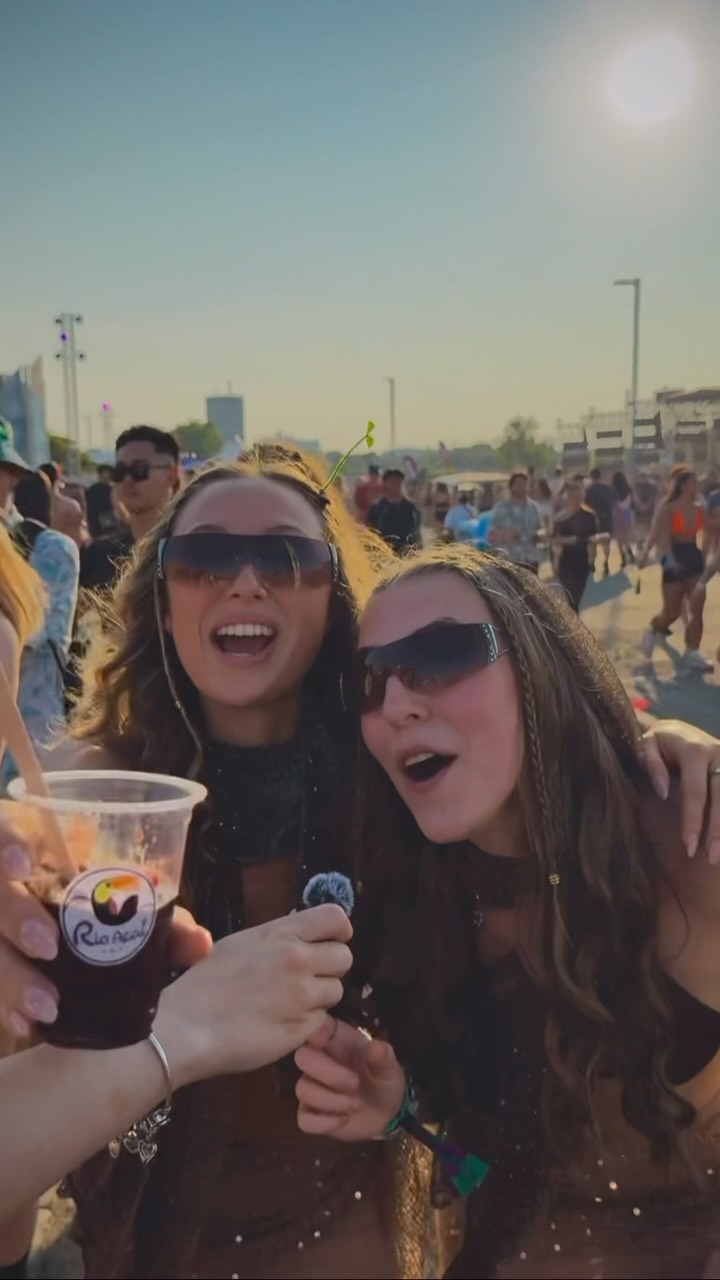 Feel the vibe. Live the moment. 🌴✨
Rio Açaí is more than just a bowl 🤩 it’s a lifestyle. 💜 From sunny days to unforgettable memories, we’re always there for your best moments.
What’s your Rio Açaí vibe today? 😍👇
⸻
Ressens l’ambiance. Profite de chaque instant. 🌴✨
Rio Açaí, c’est bien plus qu’un simple bol : c’est un véritable style de vie. 💜 Des journées ensoleillées aux moments inoubliables, Rio Açaí est toujours à tes côtés pour accompagner tes plus beaux souvenirs.
.
.
#gatineauottawa #healthylifestyle #acaibowl #ottawafoodie #canadá