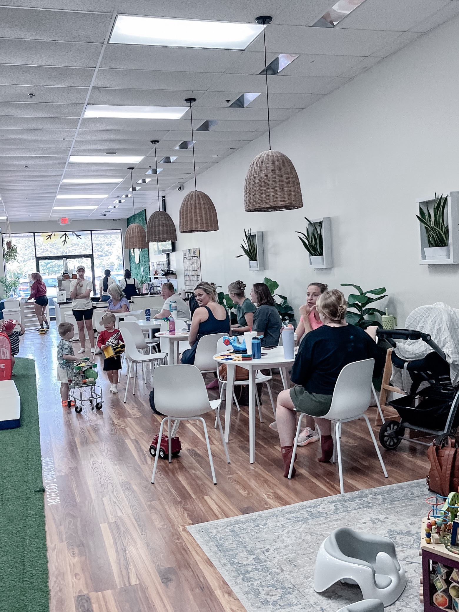 It takes a village… and sometimes that village meets at Little Leaf 🤍🌱
Thank you for letting us be part of your weekly routines.