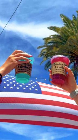 Stars, stripes & your favorite coffee. ❤️🤍💙
Celebrate the Fourth with good coffee, fresh pastries, and all the summer vibes.
We'll be here serving your favorites all day long. See you soon! ☕✨
Open until 8 PM