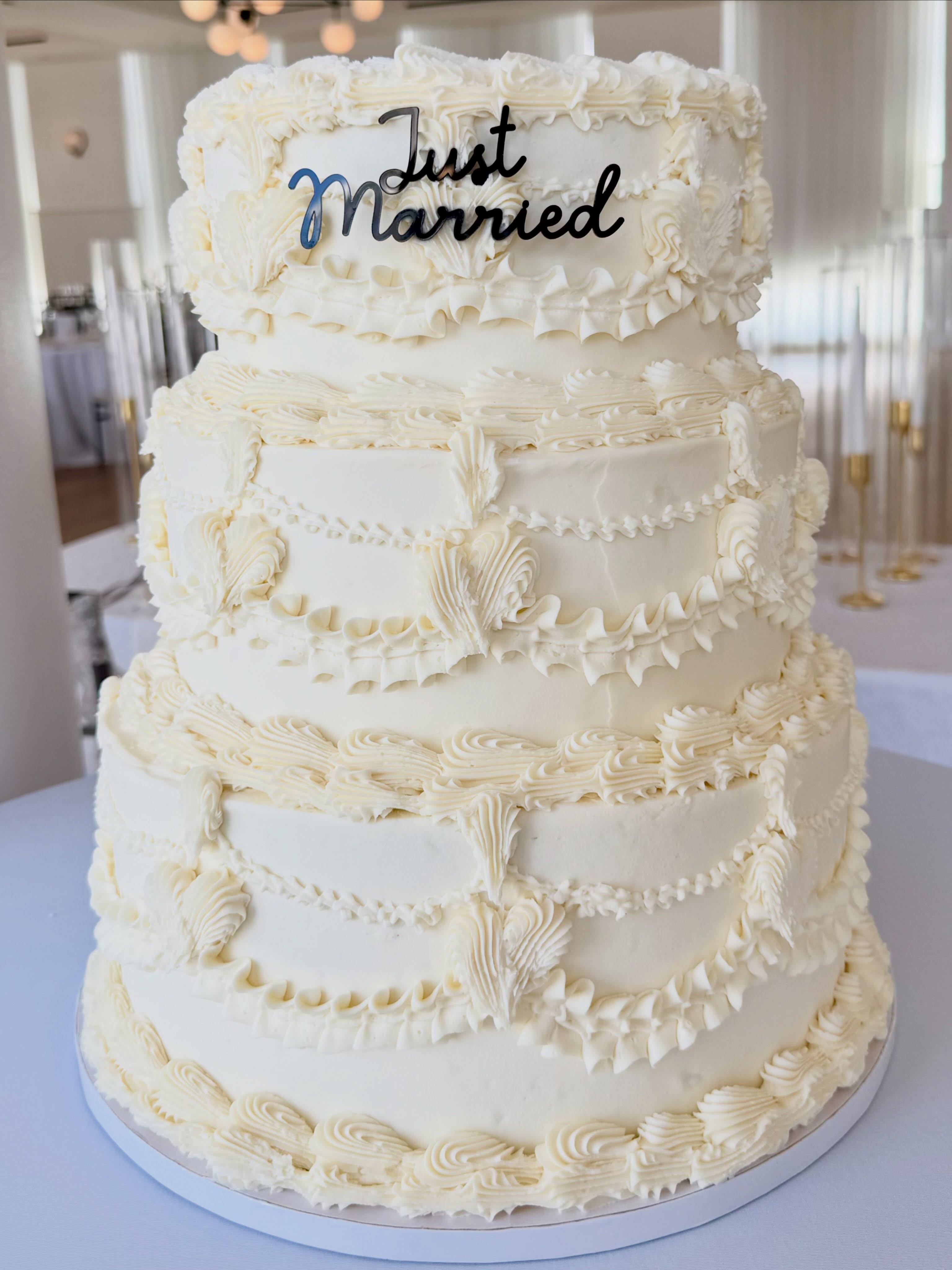 Each detail on this wedding cake was hand piped with care! Planning your big day? Start here: www.fatcardinalprovisions.com/custom-cakes #rockawaysoriginal #weddingcake