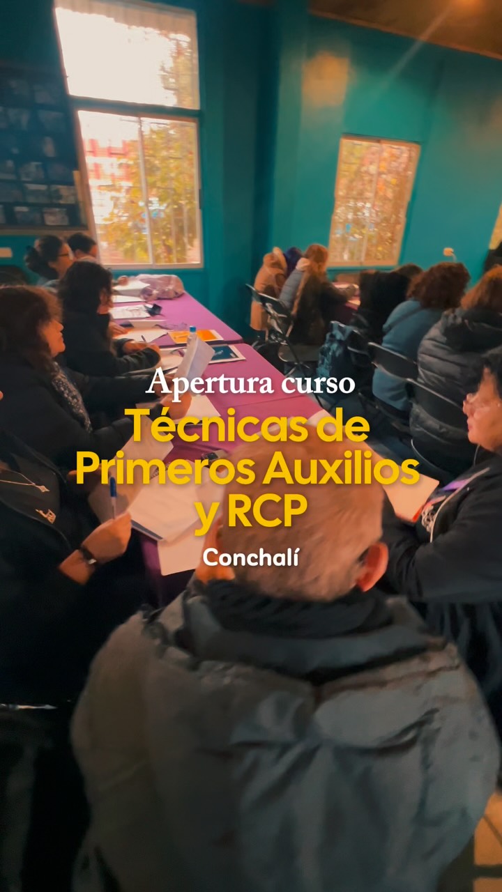 Cada segundo cuenta. Cada acción puede salvar una vida.
Así comenzó en Conchalí el programa *Cuidando a Quienes Cuidan*, una formación en primeros auxilios y RCP dirigida a personas cuidadoras.
Una iniciativa del Área Oficios de Fundación Cristo Vive junto a Farmacias Cruz Verde, el Gobierno Regional Metropolitano y el municipio.
💙🤍💛
Fundación Cristo Vive | Hagamos el bien