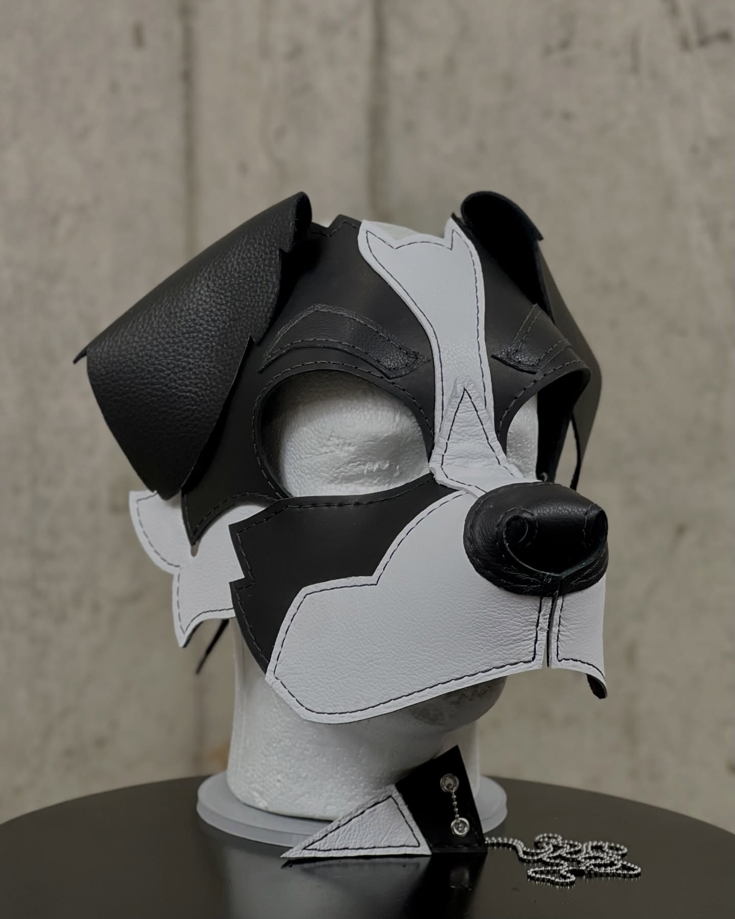 Partial custom Australian Shepherd for Lugar!
scrapyardleather.com
#scrapyardlthr #scrapyardleather #pupplay #petplay #furryfandom