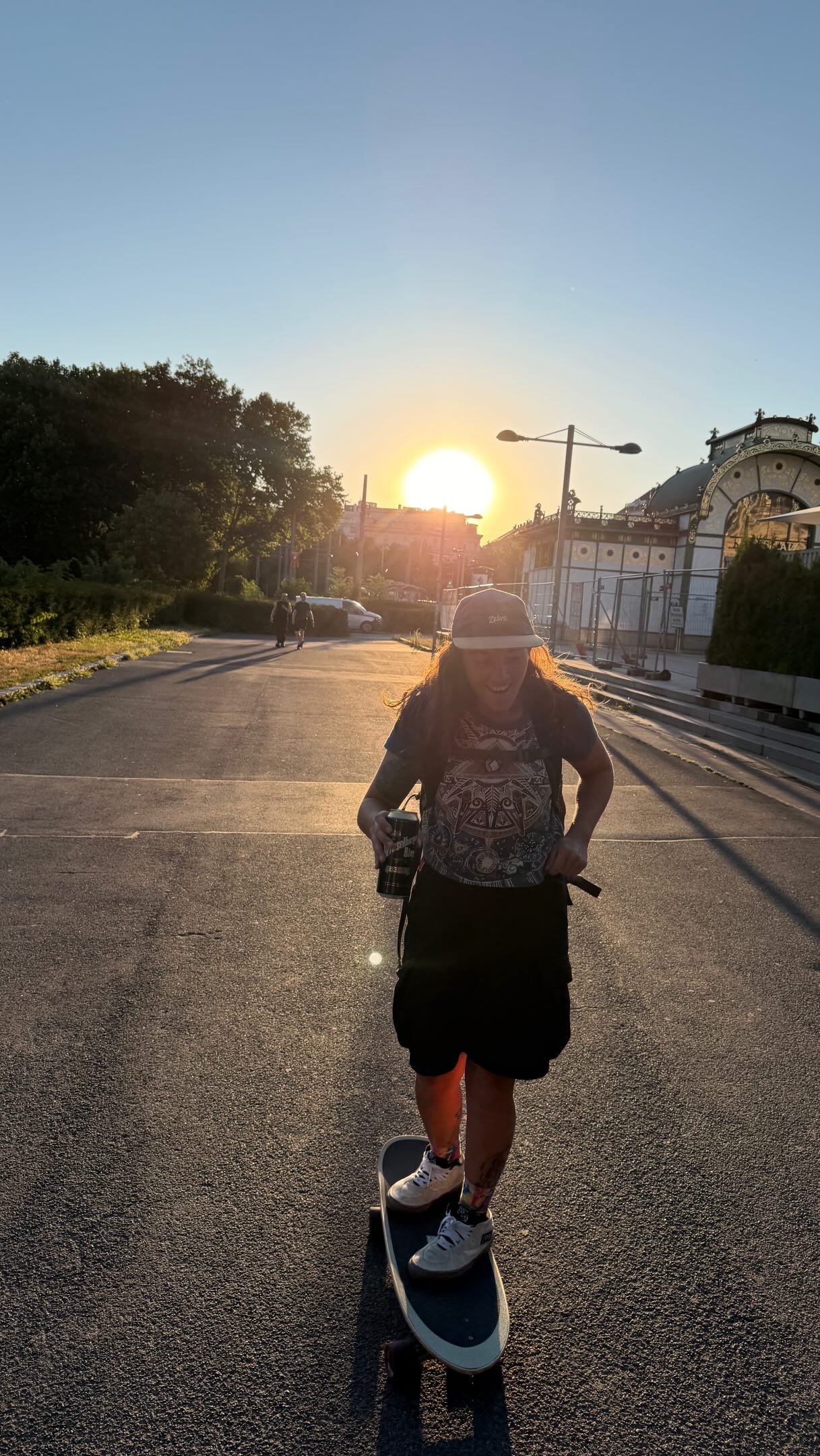 First day in Vienna ✨
Exploring the Penzing skatepark and riding the city! Amazing tracks for cruising and fun spots. Thank you @rcarloscastillo for the urban discovery!
@yowsurf @longisland.boards @surfskate.vienna