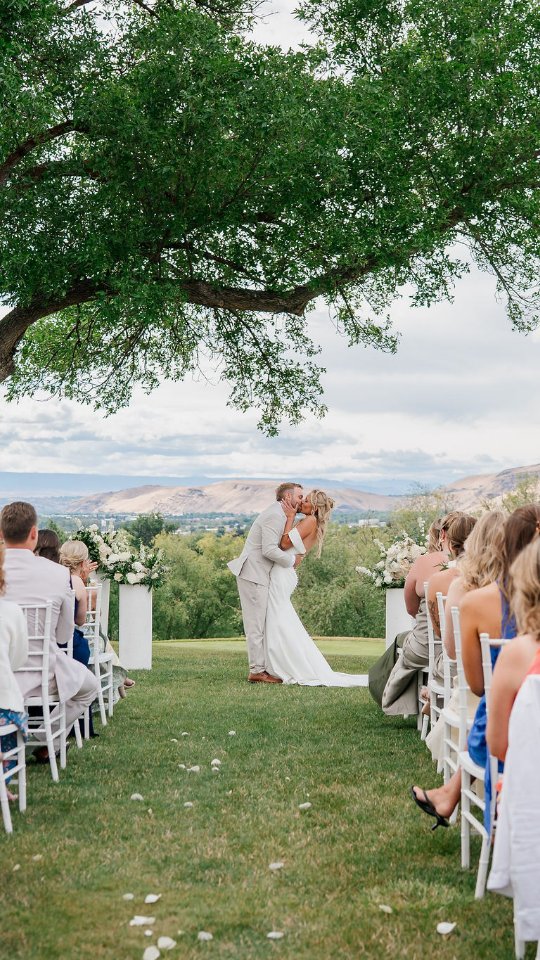 Teaser video is here for this incredible wedding!
Video shot and put together by my partner in crime and husband, Danny.
Venue: @yakimacountryclub
Hair & makeup: @mosaicsalonco @kaylakollection @deserthairslayer
Coordinator: @murraymeadoweventplanning
Dj: @djbennipdx @stumptowndjs
Flowers:@simplycraftedmarketplace
Tan: @golden.girls.yakima
#seattleweddingvideographer #washingtonweddingvideographer
#weddingfilm #washingtonweddingday #weddingphotoandvideo