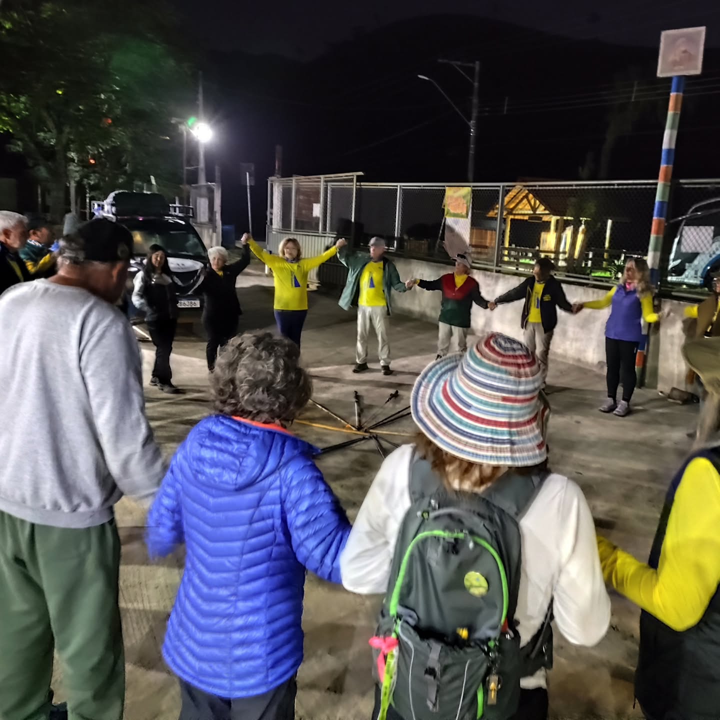 14⁰ dia no Caminho da Fé - Foi com muita emoção que chegamos no Santuário de N.S. de Aparecida. O sentimento que fica é o de missão cumprida e gratidão por participar da equipe para conduzir o grupo de 23 peregrinos até a casa da Mãe. Grata a todos pela confiança e companheirismo. Viva N.S. Aparecida, viva! 👏👏🙌🙏 @luiz_guia_jacutinga