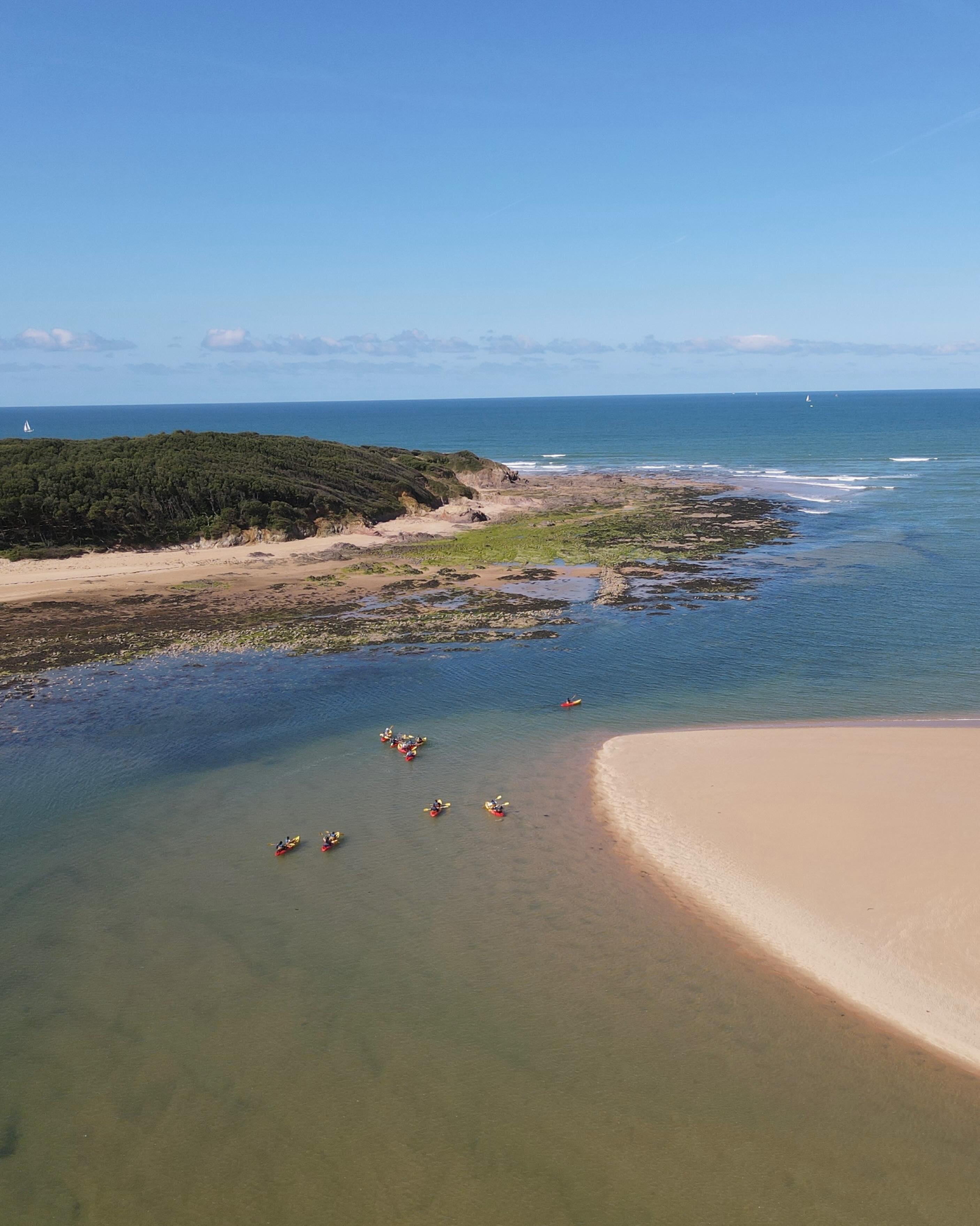 🌞 À partir de samedi, nous sommes ouverts tous les jours pour la location de kayaks et paddles au Veillon !
⚠️ Les locations se font toujours en fonction des horaires de marée, alors pensez à anticiper votre sortie.
👉 Réservez dès maintenant sur notre site : www.paddleaventure.fr
À très vite sur l’eau ! 🚣♀️
#talmontsainthilaire #vendee #paysdeloire #kayak #veillon
