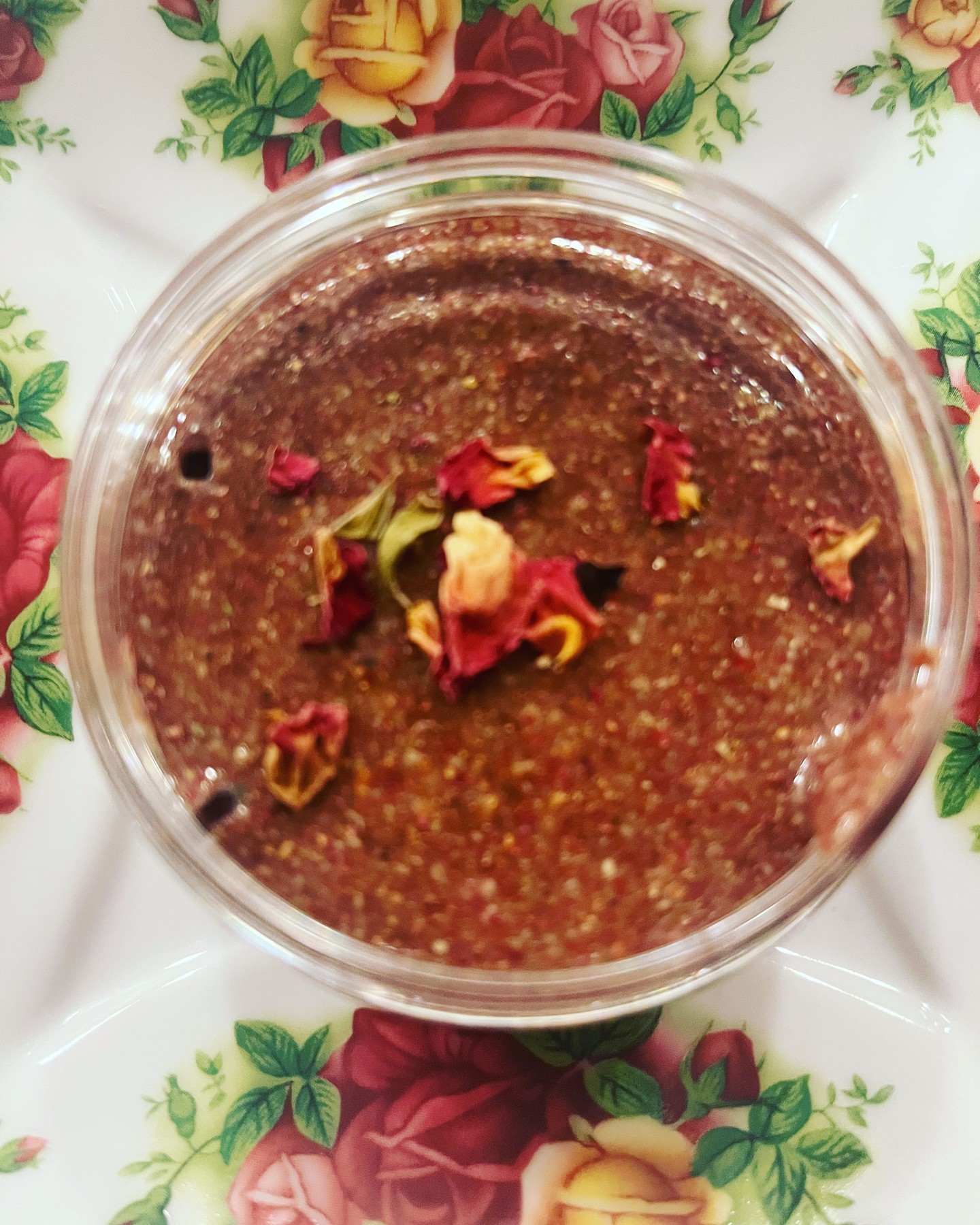 Reveal smoother, glowing skin with our Organic Roses & Honey Face Scrub — made with goat milk, local honey, organic roses, colloidal oats and rosehip oil. No fragrances or essential oils — perfect for sensitive skin. Link in Bio #CleanBeauty #OrganicSkincare #GlowUp #FaceScrub #BodyPotions