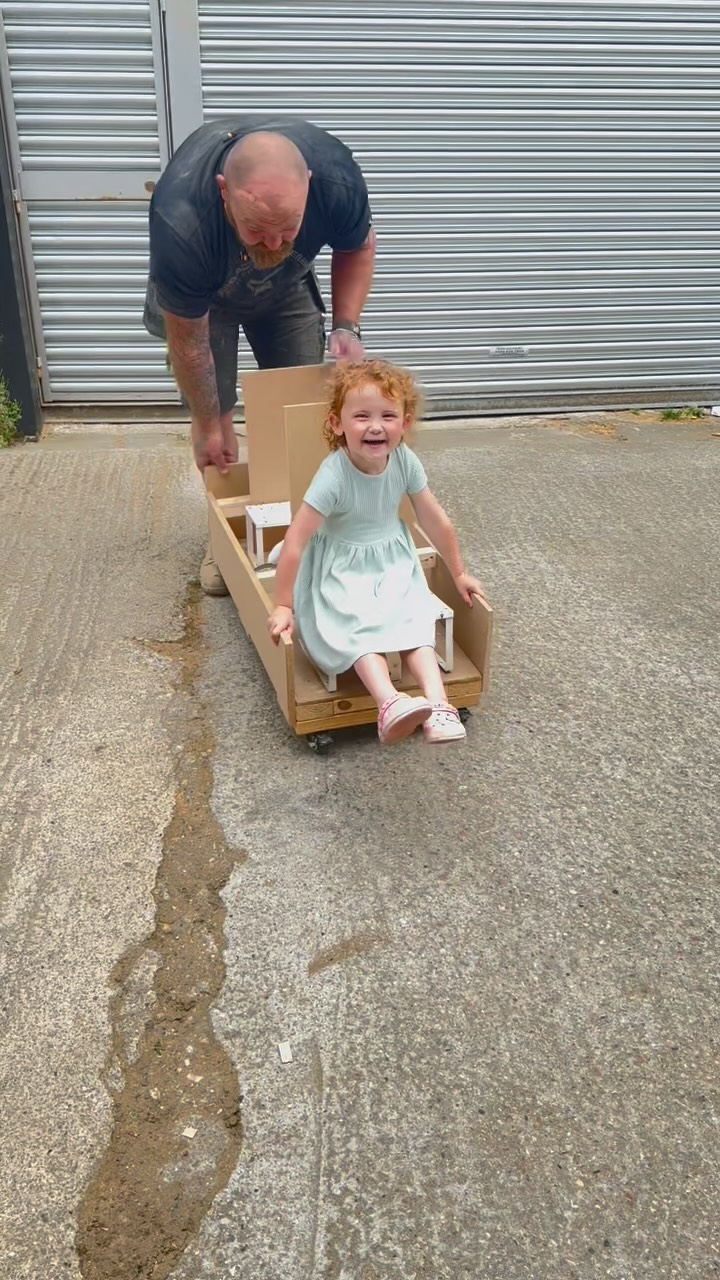 Maybe I’m feeling nostalgic but here’s another throwback to when Charlie visited daddy at his workshop!
Love her so much 🩷
#gibsonit #partypropshop #partyprops #events #smallbusinessuk