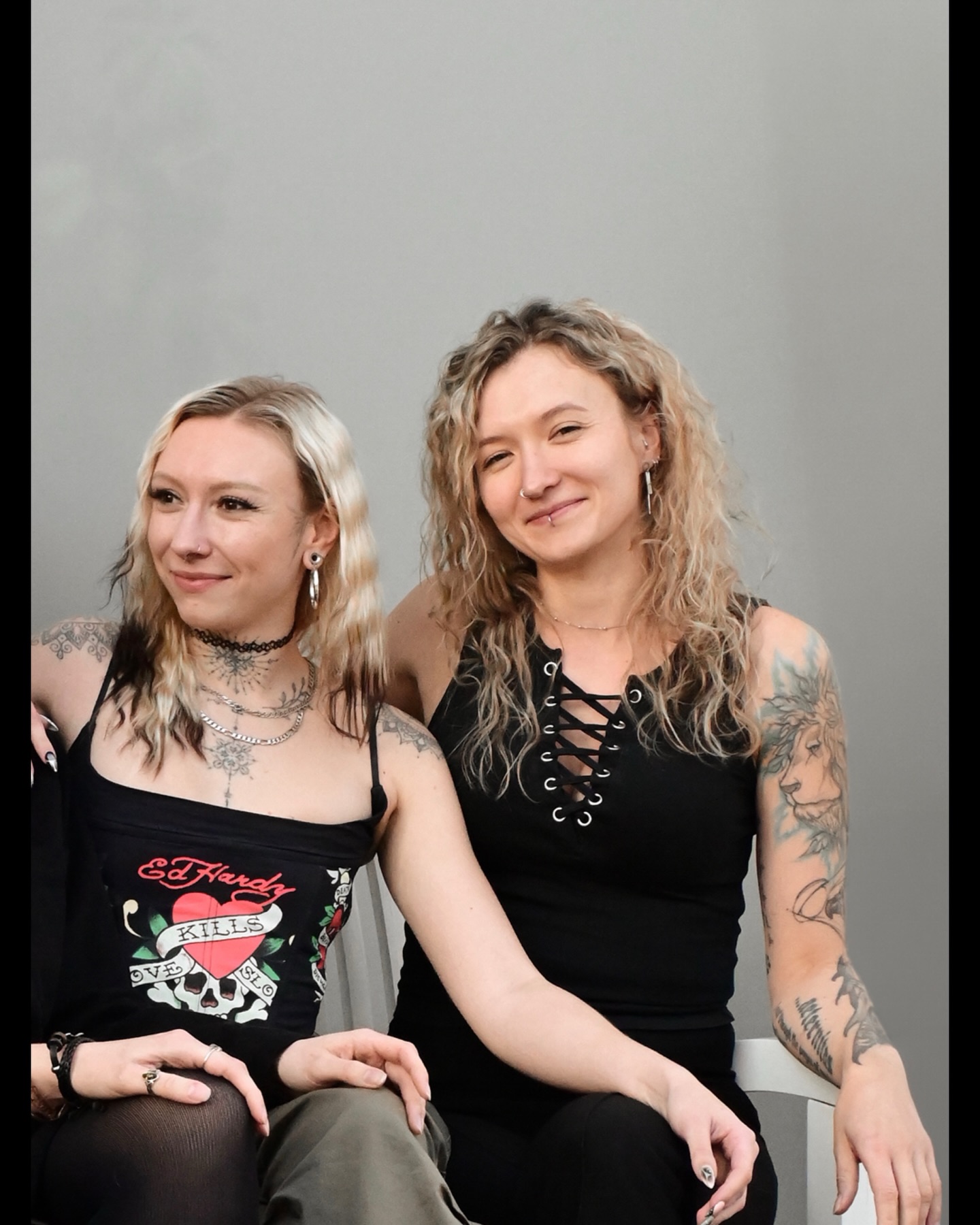 Huhu 👋🏻
Wir sind das Team vom Tattoostudio "Atelier Felis Leo" in Bochum: Roxane, Alanis, Emilia und Isabella!
Besucht doch gerne mal unsere Seiten und schaut, was wir so Schönes zaubern ☺️ Wir freuen uns auf den nächsten Termin mit dir!
@roxane_kressin - @misspumpkin_tattoo - @missbehavior_tattoo - @imarowski
📷: @vincentvinter
www.felis-leo.de
#tattoostudio #bochum #atelier #tattoos #femaletattooist