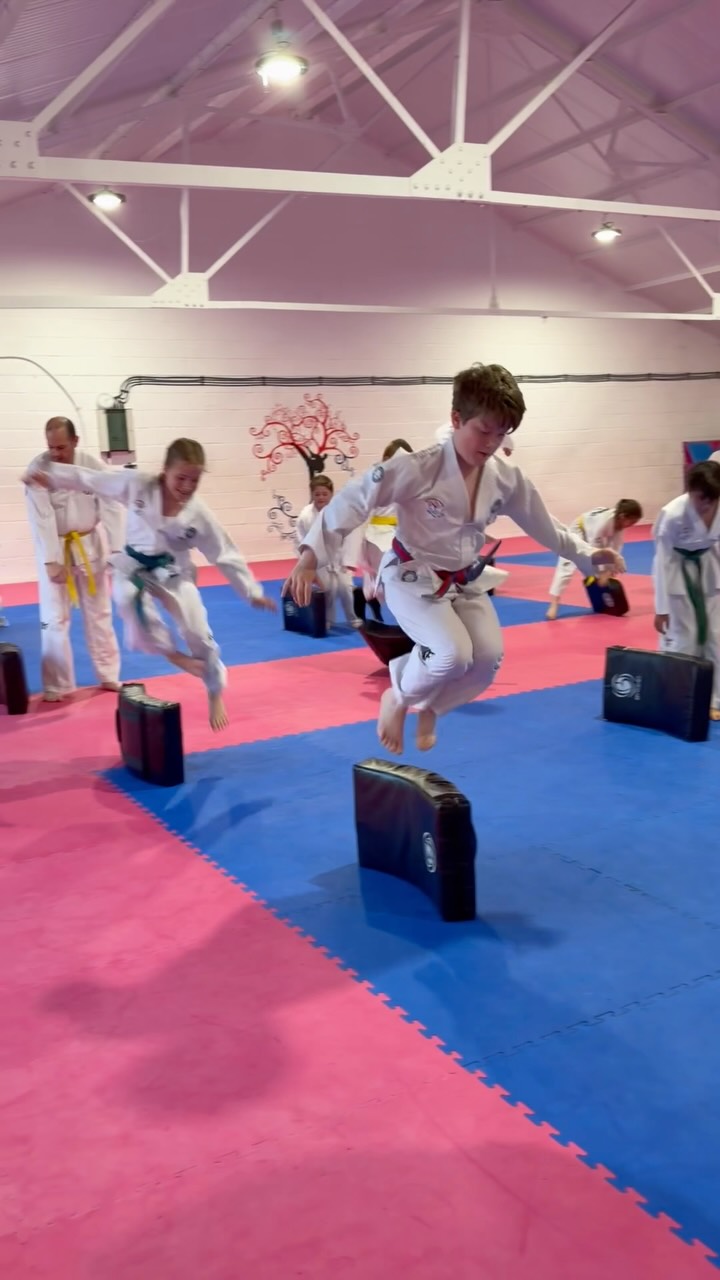 Taekwon-Do builds the kind of fitness that transfers everywhere.
Flexibility, coordination, core strength, and cardiovascular endurance — all developed through technically coached sessions that challenge your body and your mind every single week.
Tues & Thurs 7pm | Sun 6pm
First month: £20 + free uniform
👉 worcestershiremartialarts.co.uk/trials
#worcester #droitwich #taekwondo #worcestermartialarts