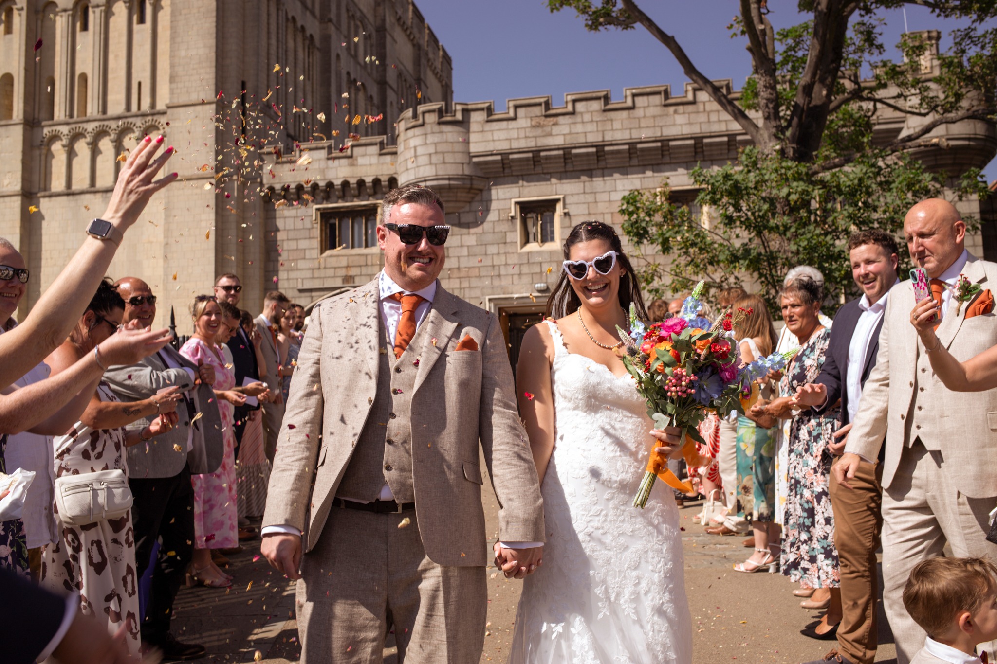 Congratulations to Dev & Emma who did the legal part at @norwichcastle yesterday before heading to Unthank Arms for a gorgeous garden party in the sun. 🌞
Venue @theunthankarms
Hair Stylist @rubytuesdayshb
Makeup artist @poppysandsmua
Wedding car @pjweddingcars
DJ/Band @ea_djs
Cake @cakes.by.aliah