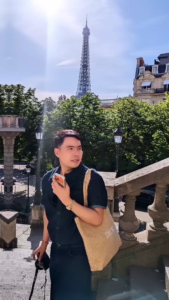 𝗣𝗮𝗿𝗶𝘀𝗧𝗮𝘆𝗼𝗚𝘂𝗶𝗱𝗲: Solo travelers are my jam. Thank you @lilavocado01 for making me a part of your first Europe solo trip and for such a fun pictorial tour. Let's plan the next one-- your move to Paris! 🤭
Check prices and packages at: www.paristayo.com
DM lang kung di niyo makita ang dates na gusto niyo. Hope to see you!🥰
#paristayotours #paristourguide #parisforpinoys #paris #pinayguideparis