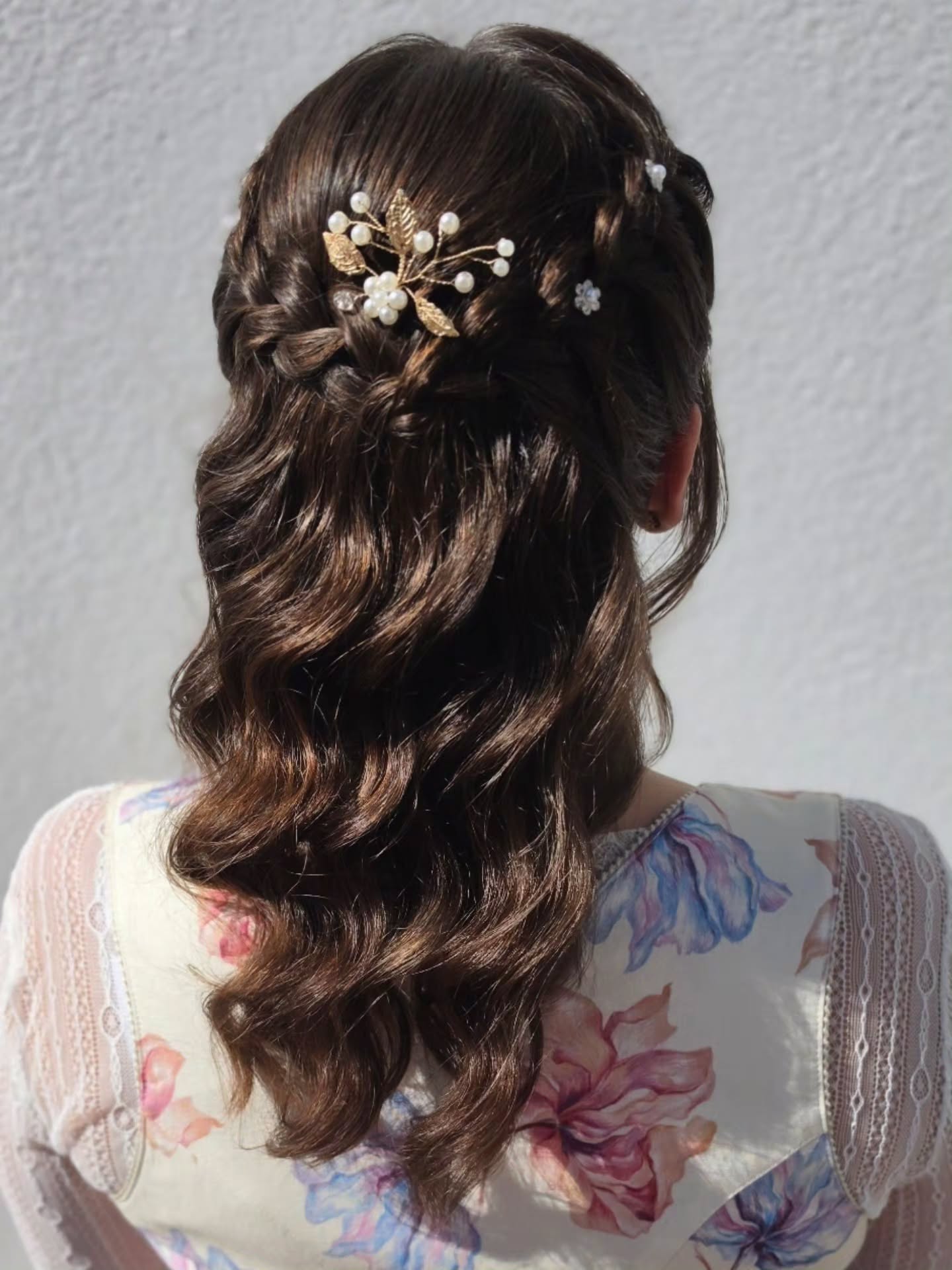 Brautstyling | 26.06.2026 🤍
@renner.makeup
Halboffene Frisur mit seitlicher Flechtung –
der perfekte Look für eine Trachtenhochzeit.
Romantisch, elegant und mit viel Liebe zum Detail gestylt – für eine wunderschöne Braut. ✨
#brautfrisur #trachtenhochzeit
#brautstyling #wunderschönebraut rennermakeup