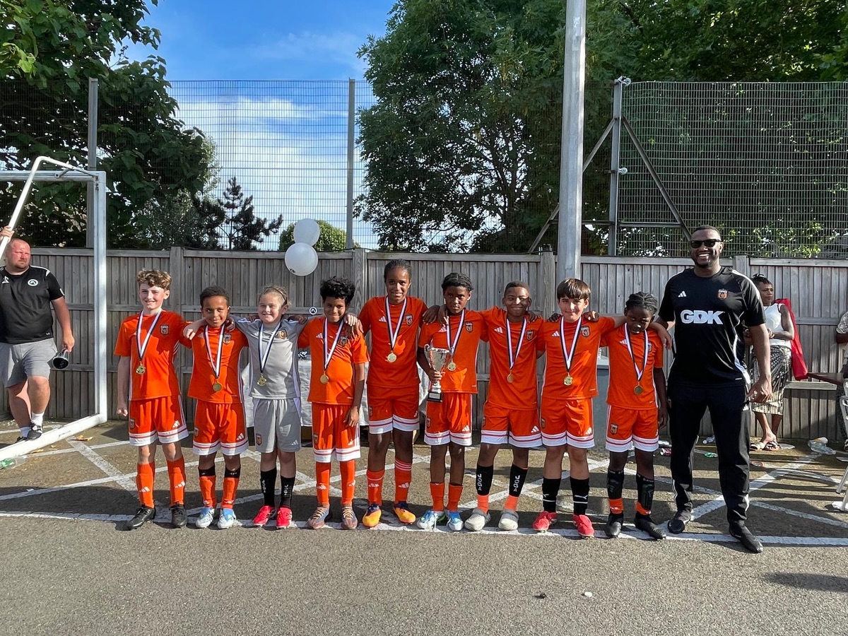 🎉 SE DONS FD X FISHER TOURNAMENT 🎉
A great day for our U10s and our U11s who both competed in a brilliant tournament held at Fisher Athletic FC
U10s reaching the semi final narrowly being knocked out by a very controversial goal.
U11s came and played some excellent football DOMINATING most games and playing our style of football.
#DONSTOURNAMENTS #FD #WINNERSWIN #DONTCOMPETEDOMINATE #ANYTHING