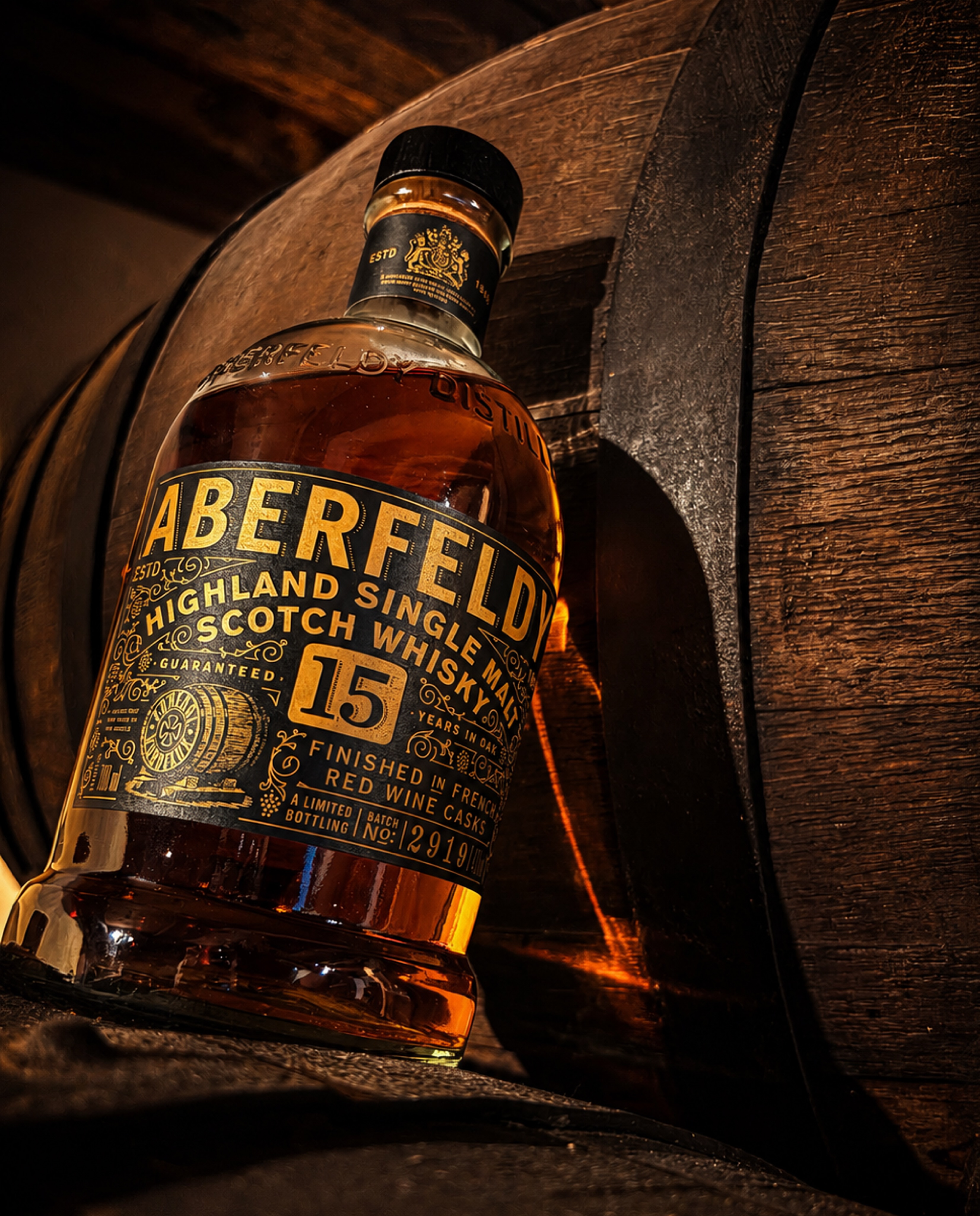 This Sunday: Aberfeldy 15 Year Old, finished in French red wine casks.
Aberfeldy often brings that soft honeyed Highland profile to the glass, and here the red wine cask adds ripe fruit, spice and a slightly drier structure. For me it starts with honey, ripe red apple, a little cinnamon and clove, before moving into apricot, fudge, vanilla and a touch of cherry
What keeps it interesting is the balance between sweetness and dryness: honeycomb and fruit on one side, oak tannin, cocoa/mocha and nutmeg on the other.
Nose: honey, red apple, cinnamon.
Palate: apricot, fudge, oak tannin.
Finish: mocha, nutmeg, dry spice.
ABERFELDY + RED WINE: good match?
Unpaid advertisement. Enjoy alcohol responsibly and only if you’re of legal drinking age.
Diesen Sonntag im Glas: Aberfeldy 15 Jahre, gefinished in French Red Wine Casks.
Aberfeldy bringt für mich oft dieses weiche, honigige Highland-Profil mit, und hier legt das Rotweinfass reife Frucht, Würze und eine etwas trockenere Struktur.
In der Nase geht es für mich Richtung Blütenhonig, reifer roter Apfel, etwas Zimt und Nelke. Am Gaumen dann Aprikose, Fudge, Vanille, Honig und ein bisschen was von Kirsche.
Spannend finde ich hier vor allem die Balance aus Süße und Trockenheit: Honigwabe und Frucht auf der einen Seite, Eichen-Tannine, Kakao/Mocha und Muskat auf der anderen.
Nase: Honig, roter Apfel, Zimt.
Gaumen: Aprikose, Fudge, Eichen-Tannin.
Abgang: Mocha, Muskat, trockene Würze.
ABERFELDY + RED WINE: gute Kombi?
Unbezahlte Werbung. Alkohol nur ab gesetzlichem Mindestalter und in Maßen genießen.
#whisky #singlemalt #aberfeldy #winecaskfinish #whiskytasting