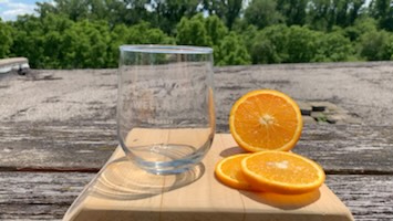 Try our new summer feature drink,
orange creamsicle 🍊🍦
Cocktail $12
Mocktail $4