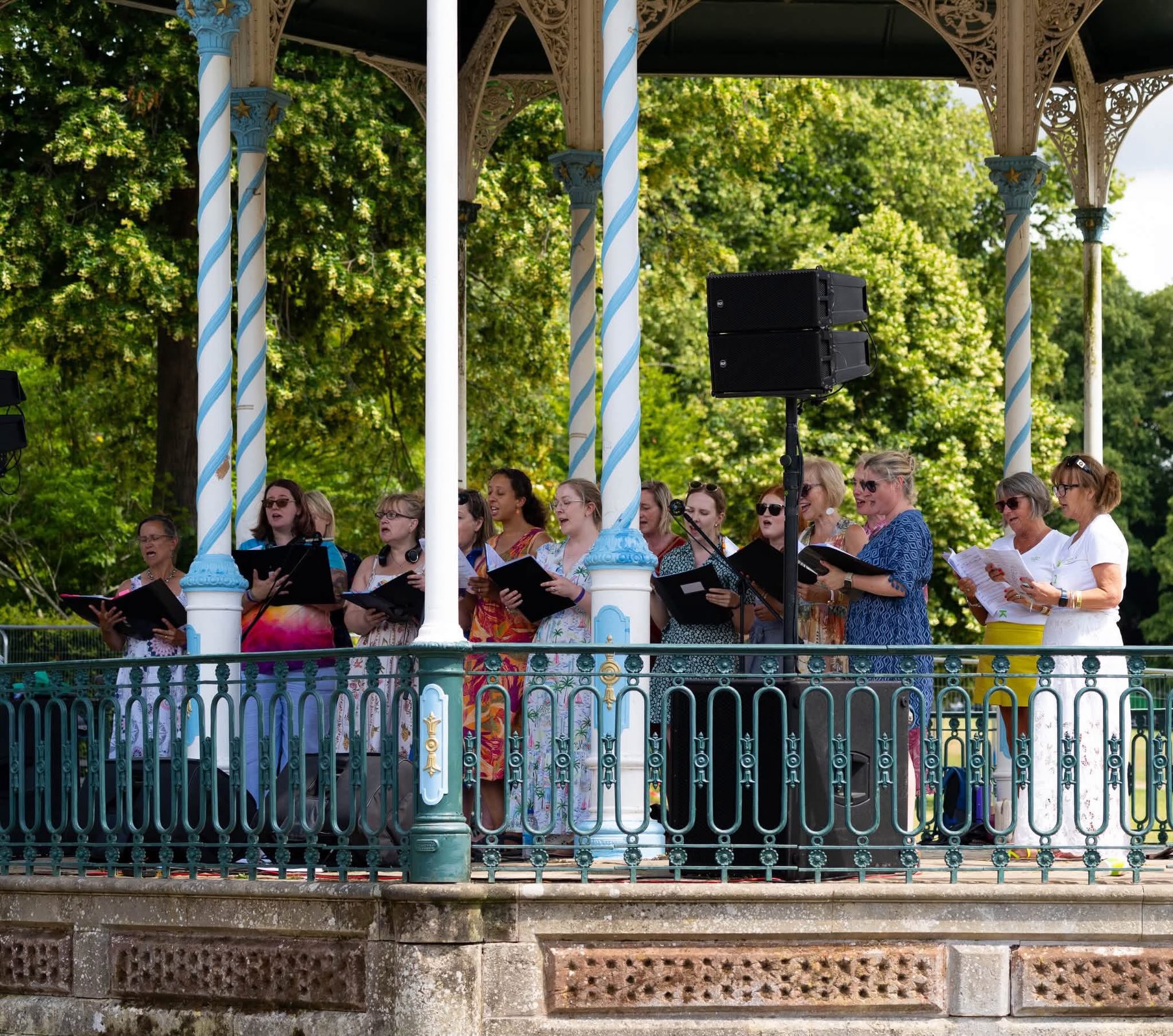 A couple more shots from last weekends Food Festival performance, Shrewsbury. What a lovely weekend we had ♥️
@shropshire_festivals #shrewsbury #shropshire #shroparts #sing #choir
