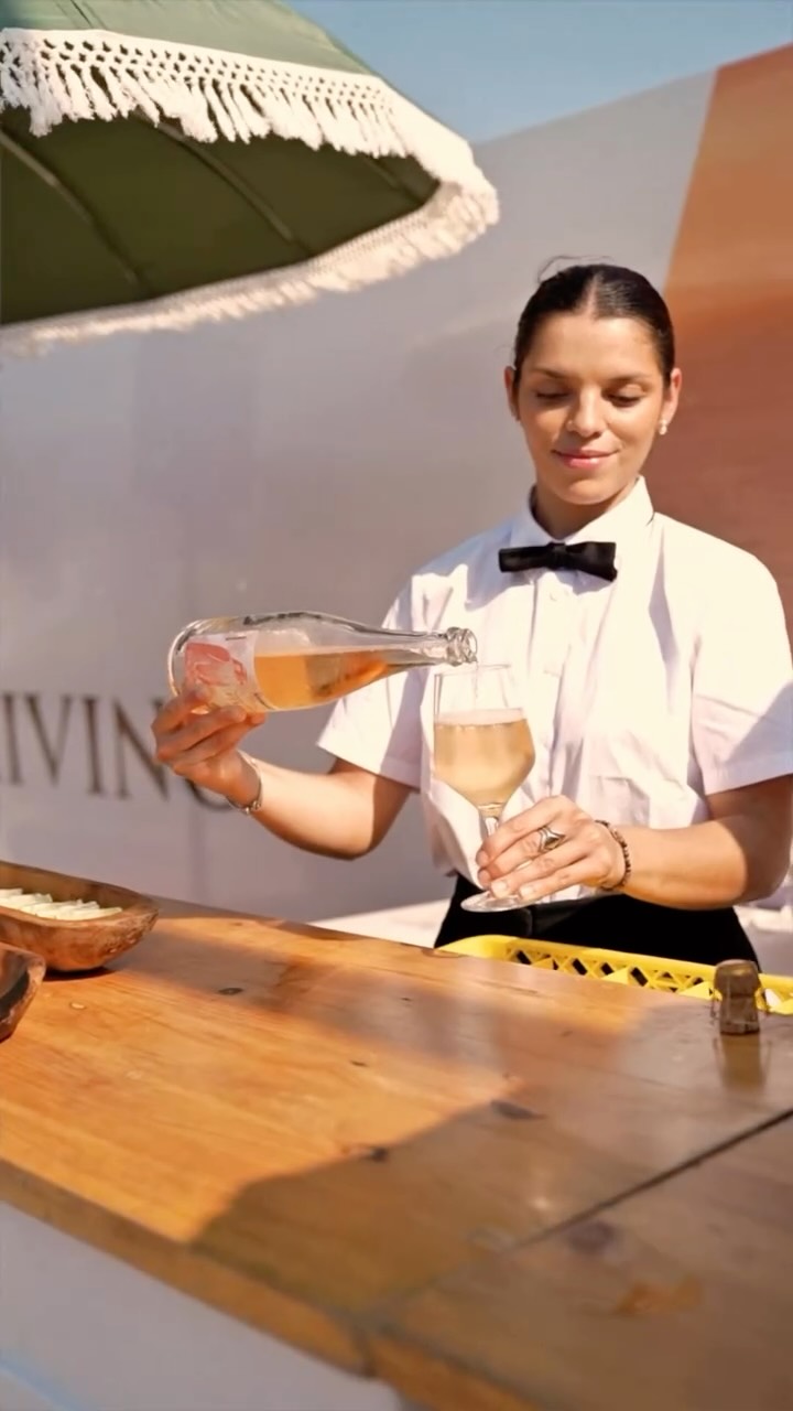 🥂 Every event starts with a warm welcome 🥂
The atmosphere, the first impressions and the little details set the tone for everything that follows. Amazing house wine @rebenwaechter 🔝🥰
At Dani’s Catering, we believe great hospitality begins the moment your guests arrive, creating an experience that feels effortless from start to finish ✨🤍
Here’s to another beautiful event.