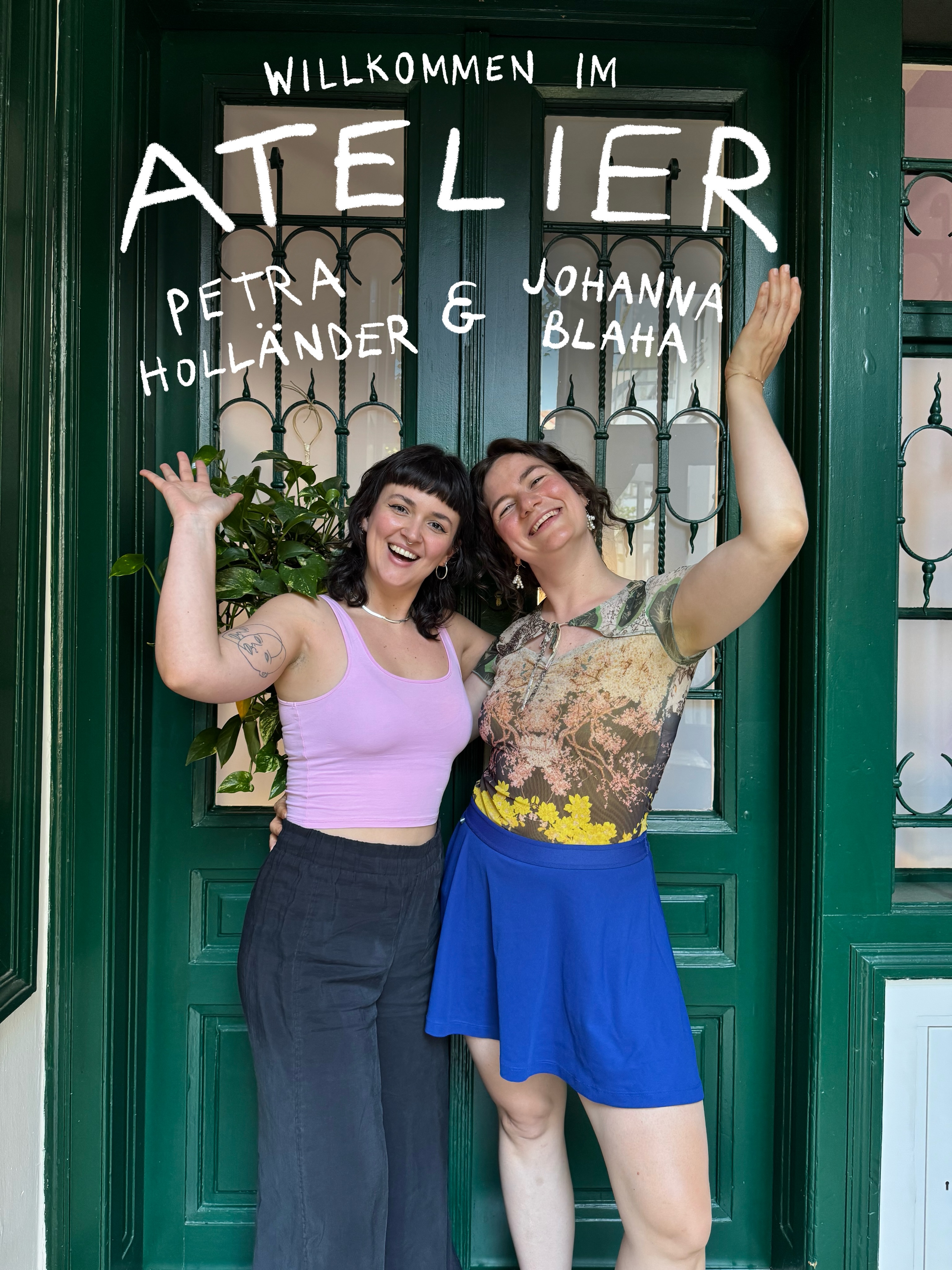 Es gibt tolle Neuigkeiten: wir sind gemeinsam in ein neues Atelier gezogen! Somit herzlich willkommen im Atelier Petra Holländer & Johanna Blaha ✨
Unser schönes Atelier liegt im zweiten Bezirk in Wien und wir freuen uns total darauf hier gemeinsam kreativ zu sein, neues zu erschaffen und uns auszutauschen. Bald können wir euch unser Atelier auch vor Ort bei unserer Opening Party zeigen. Bis dahin müssen wir uns aber noch ein wenig gedulden und fleißig unsere Studios einrichten (und aufräumen 😂)
Alles Liebe, Petra & Johanna 😊