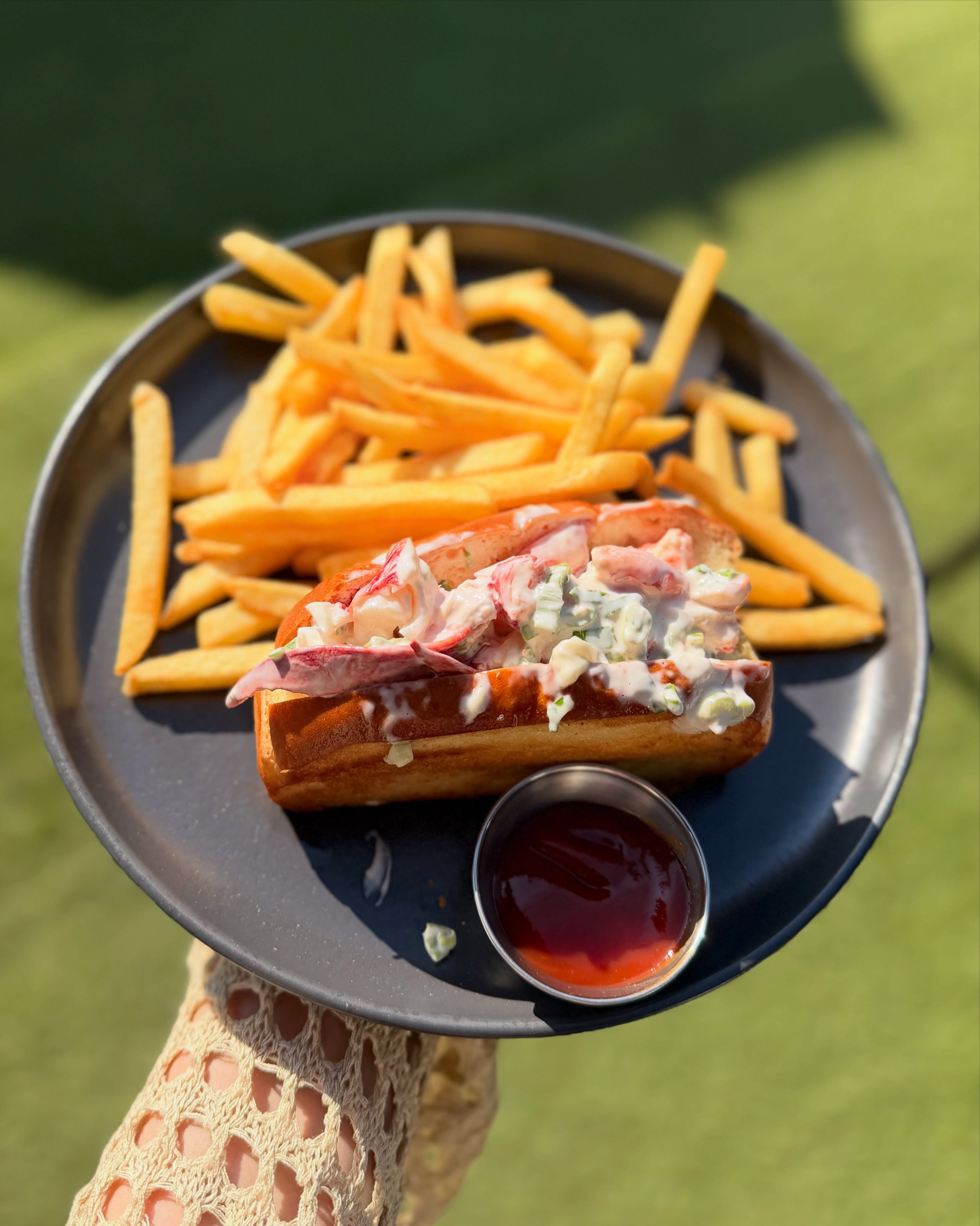 Keep swiping, it gets even better! ๐จ๐ปโ๐ณ๐ฆ
The best place for Fresh Caught Lobster is right here at Cook! With a perfect New England Style Lobster Roll, Lobster Fra Diavolo, Lobster Mac & More, all the excitement of Lobster Season is right here at home in Needham!โจ
#cookneedham #needhamma #bostonfood #lobsterroll #westofboston