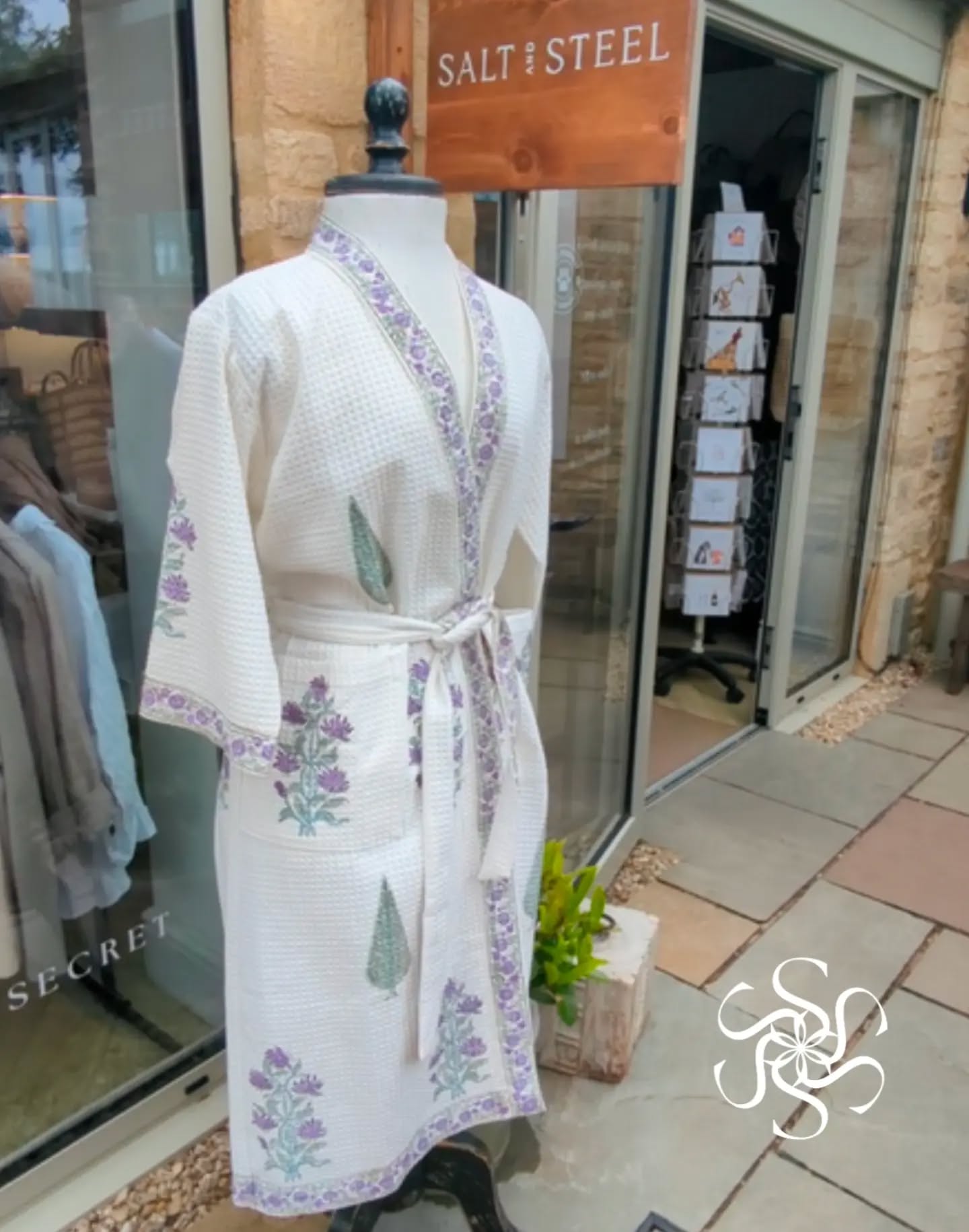 Wrap yourself in comfort with our NEW 100% cotton dressing gowns.
Designed for slow mornings, relaxing evenings and everyday luxury, our latest collection of soft cotton dressing gowns is now available at Salt and Steel.
# SaltandSteel #CottonDressingGown #DressingGown #CottonRobe