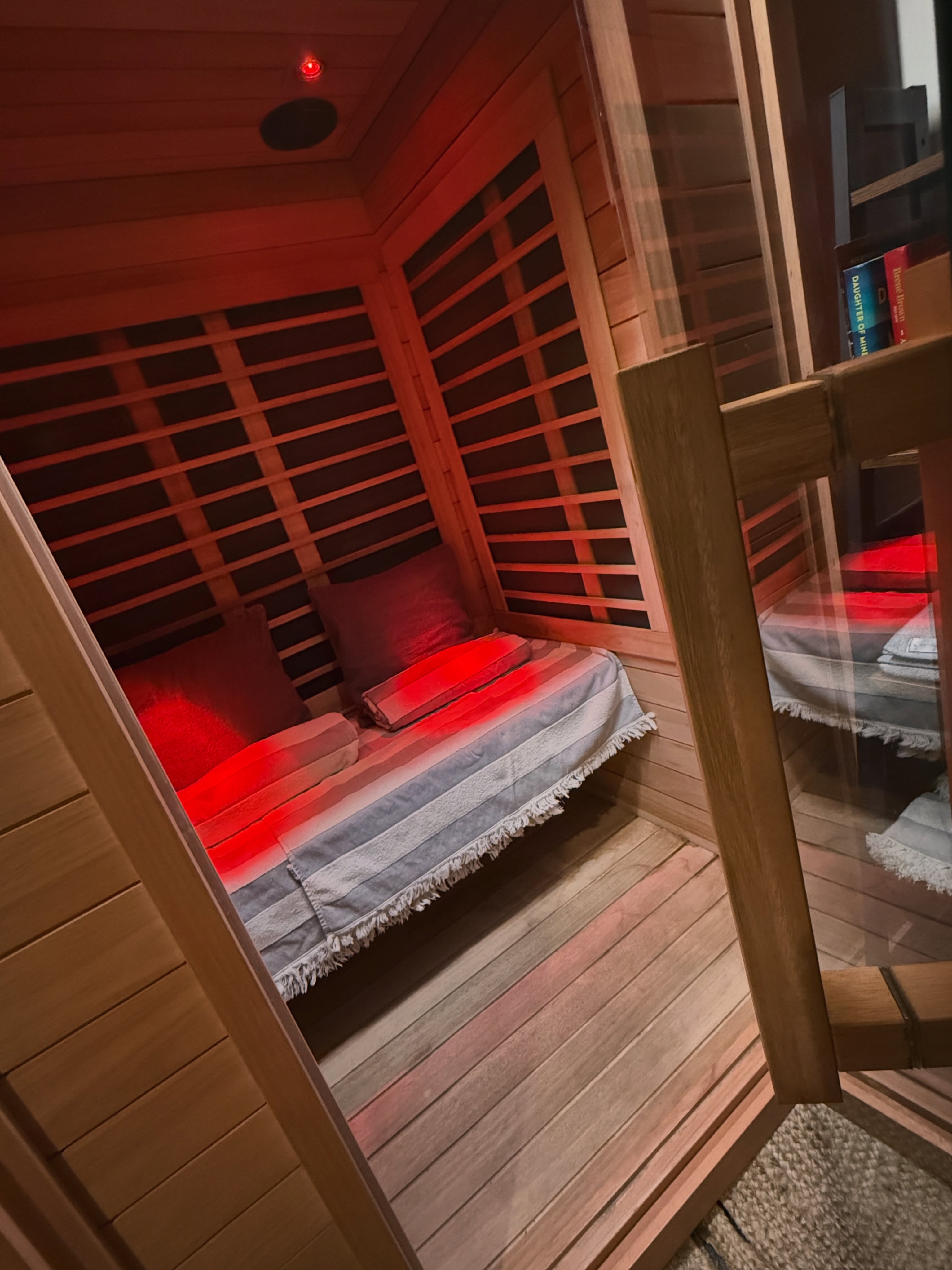 🧨HAPPY FOURTH OF JULY🧨
We hope you are enjoying the heat, fun and festivities that this holiday weekend brings!
We’ll have our Cryo Chamber cold and our Sauna hot for you when the weekend is over!
🤍