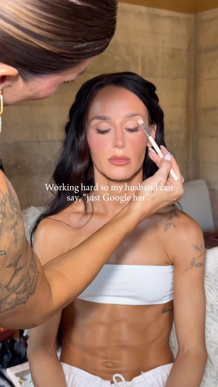 That’s the goal 🤍
#makeupartist #bridalmakeupartists #weddinghairandmakeup