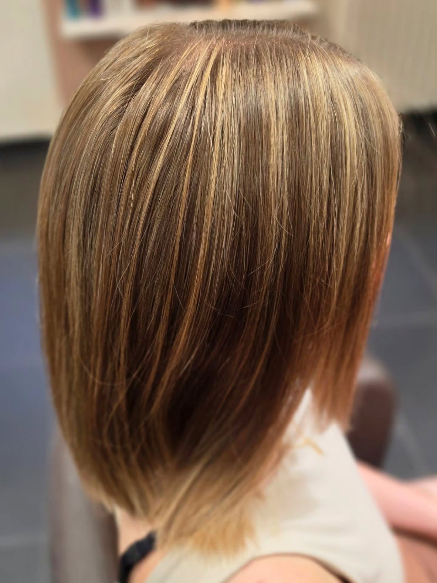 ✨ Soft Caramel Balayage mit Glossing ✨
Feine Balayage, sanfte Übergänge
& ein Glossing für extra Glanz
#balayage #caramelbalayage #glossing #frisörrenner #hair