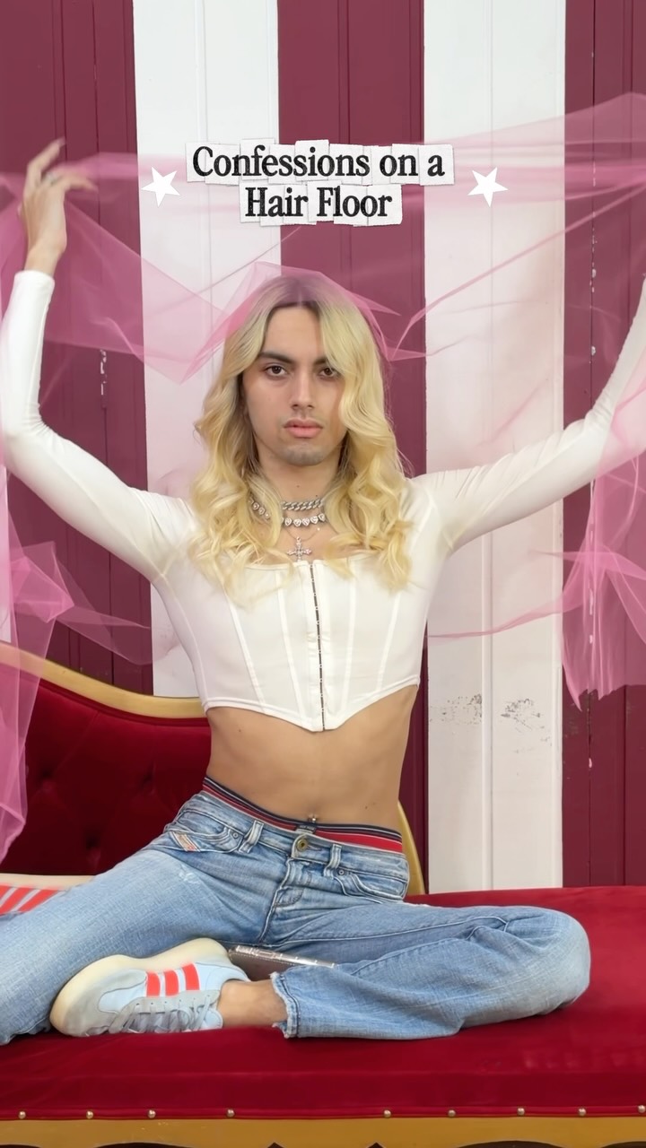 Quando o véu da rainha cai sobre você, não tem jeito: a transformação vem em ritmo de Danceteria! 🪩💜
Aqui você entra para uma espera e sai pronta para a turnê mundial.
Atendimento @jorgdalessio por @djalmadeoliveira_ ✨
Solta o som e vem renovar o seu visual com a gente!
#circushair #cabeloloiro #madonna #confessionsonadancefloor #loiro