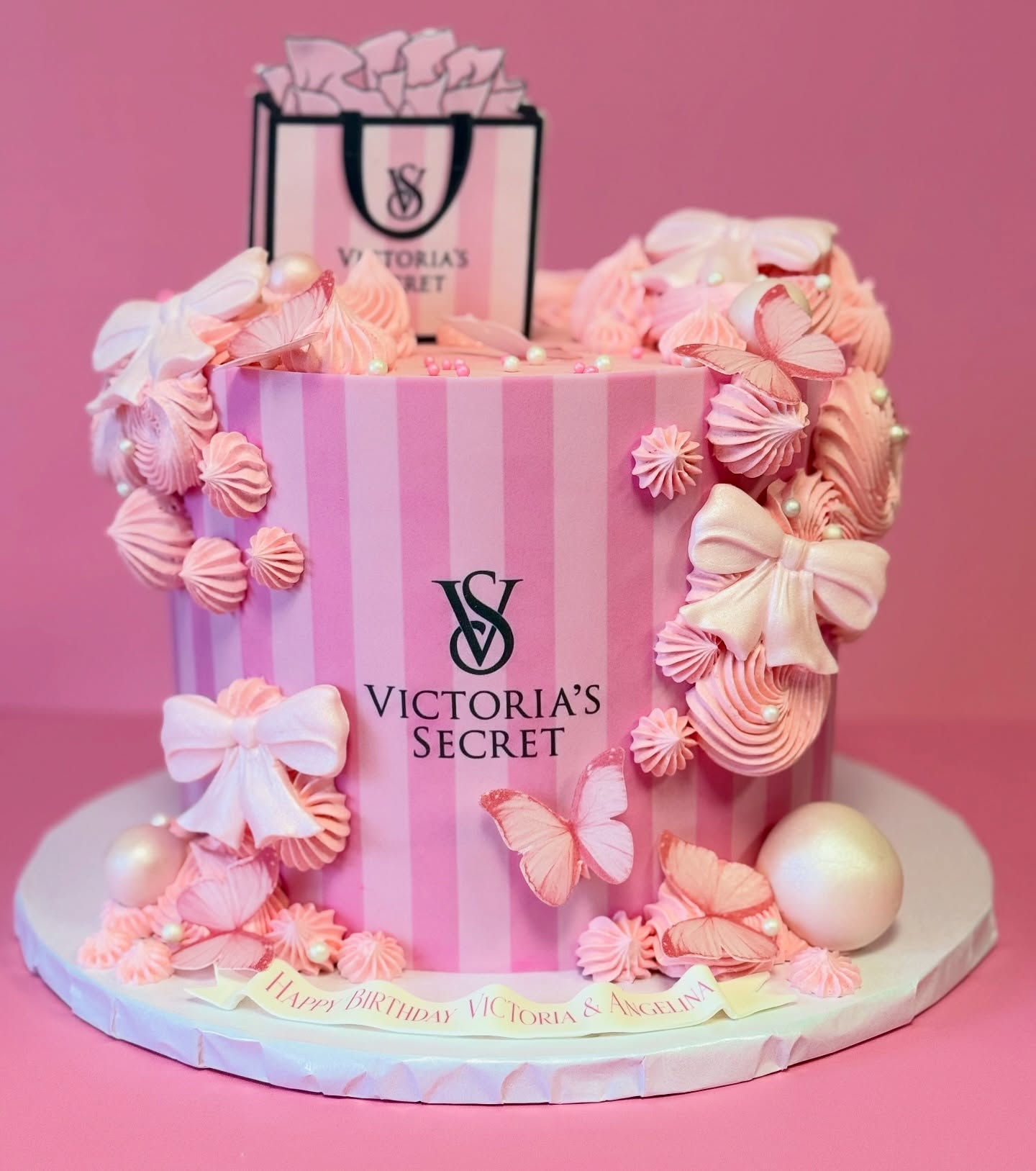 Some customers become part of the Swirls story. 💕✨
We’ve been lucky enough to make birthday cakes for these two sisters year after year. Thank you for letting us be a small part of your family’s celebrations all these years!🫶
#CustomCake #VictoriasSecretCake #BirthdayCake #BirthdayCelebration #MississaugaBakery #MississaugaCakes #StreetsvilleBakery #GTABakery #NutFreeBakery #ButtercreamCake #CakeDesign #SupportLocalMississauga #CustomerLove #CakeLovers #SwirlsCupcakes