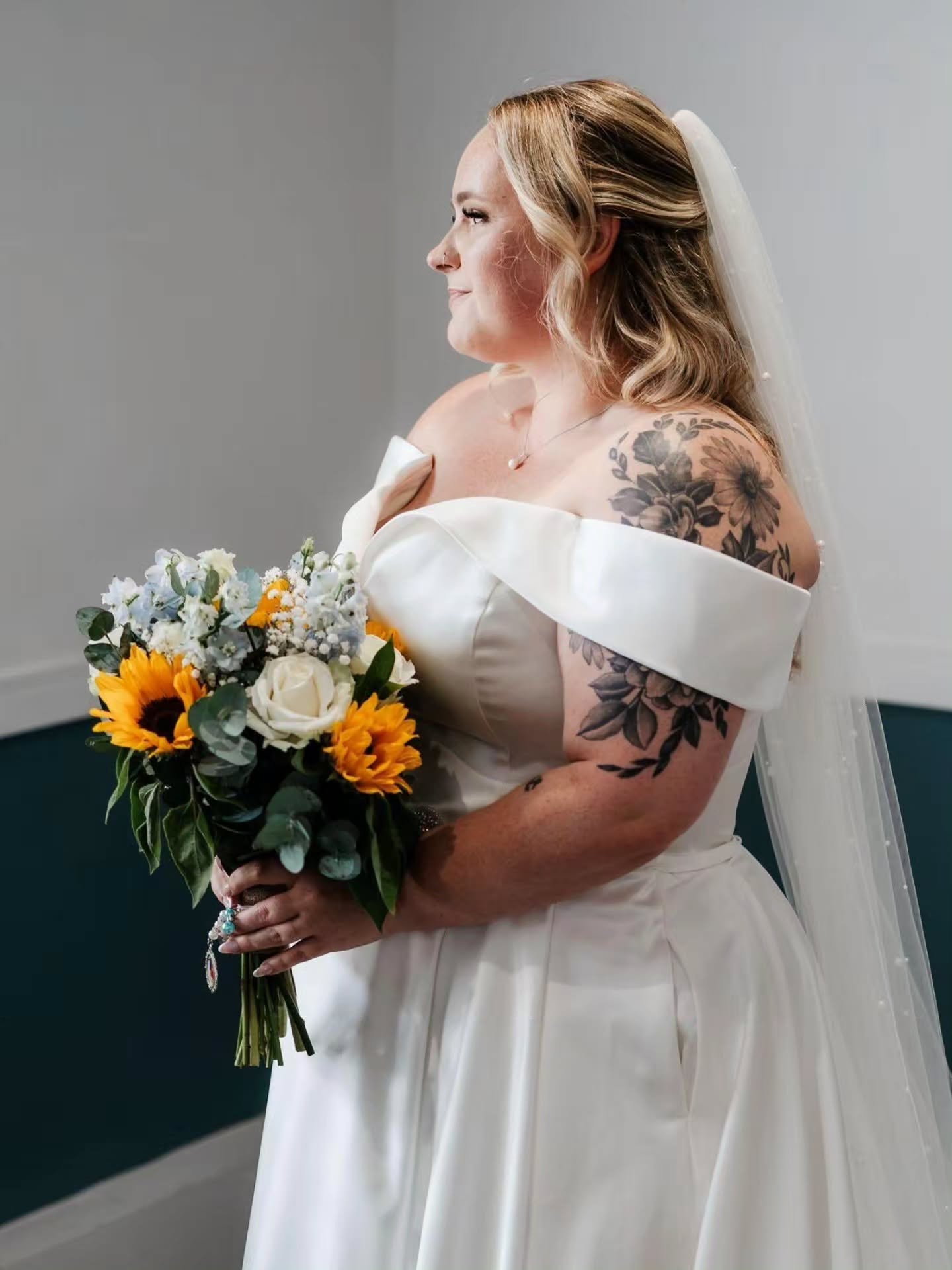 Its been a pleasure to help Chloe with her pefect dress and accessories! Doesnt she look absolutely beautiful!
#sayyestothedress #sayyestotheaccessories #realbride #realbrides